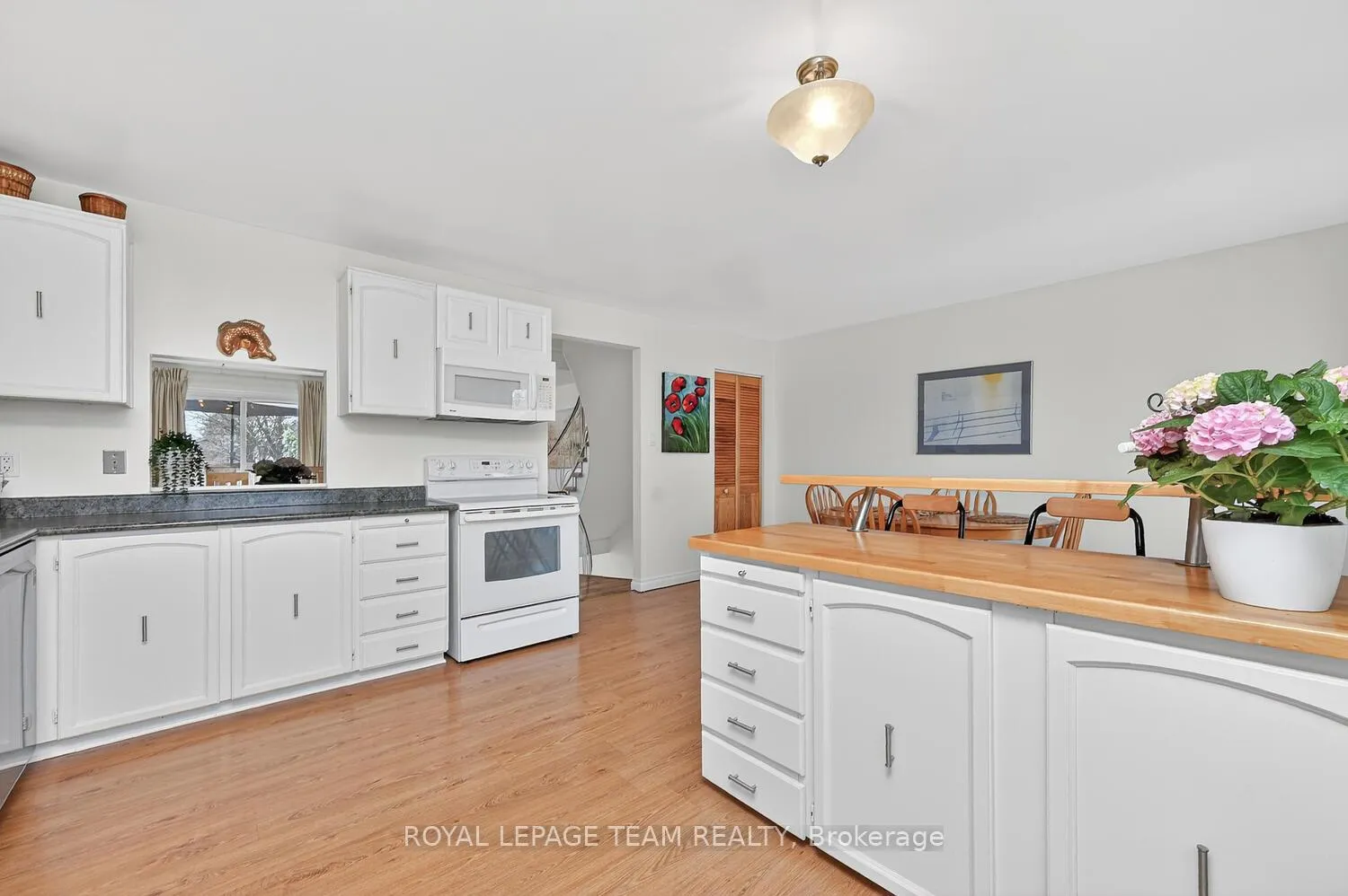 Photo 14 of 2521 Flannery Drive, Ottawa, Mooneys Bay/Riverside Park — HOMEH