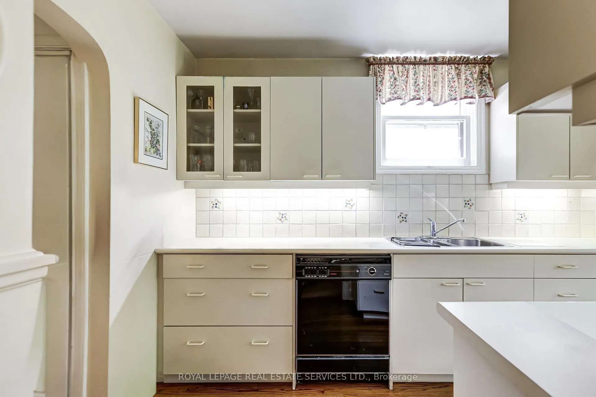 Photo 12 of 24 Tanager Avenue, Toronto, Leaside — HOMEH