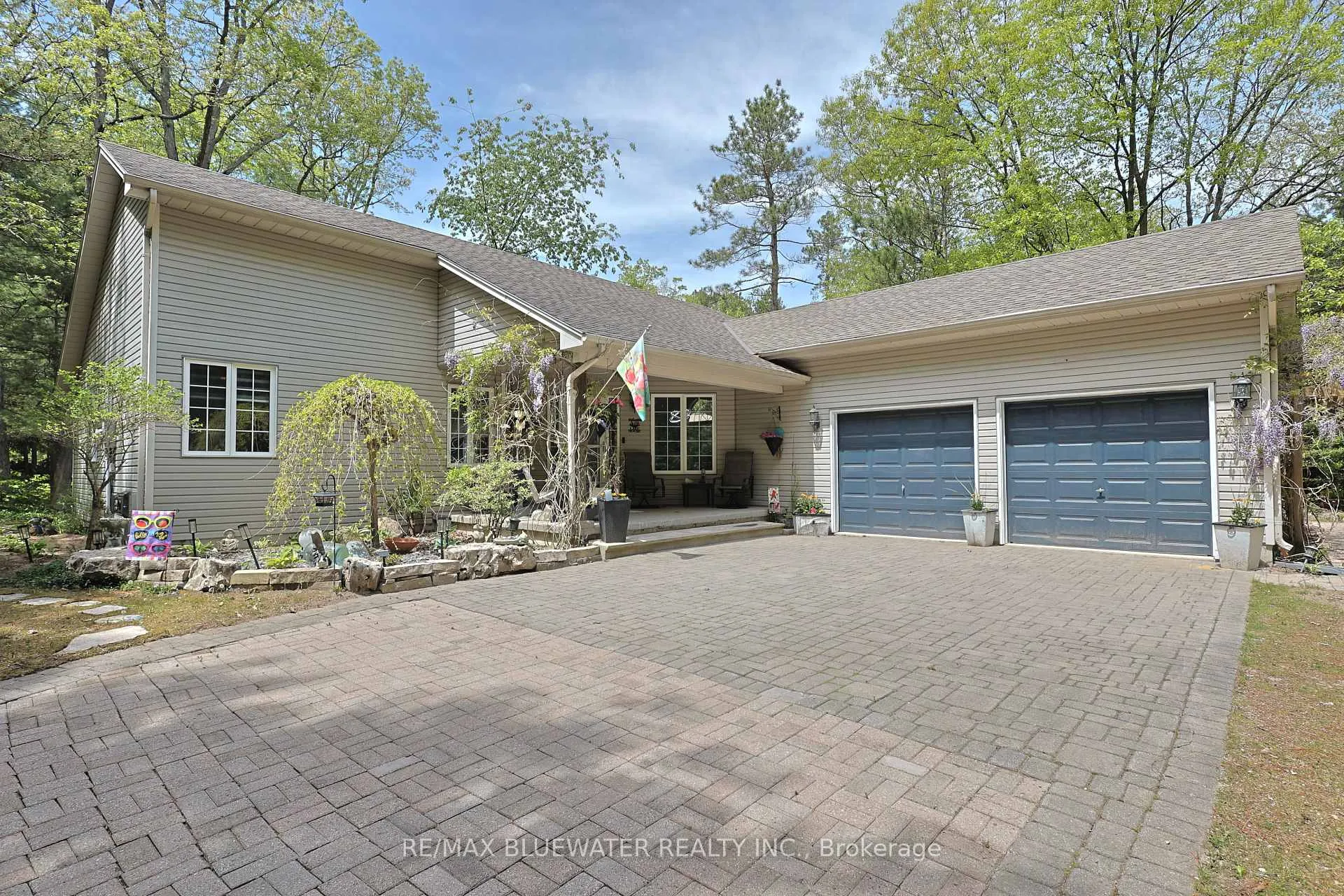 Front of 10419 Pinetree Drive