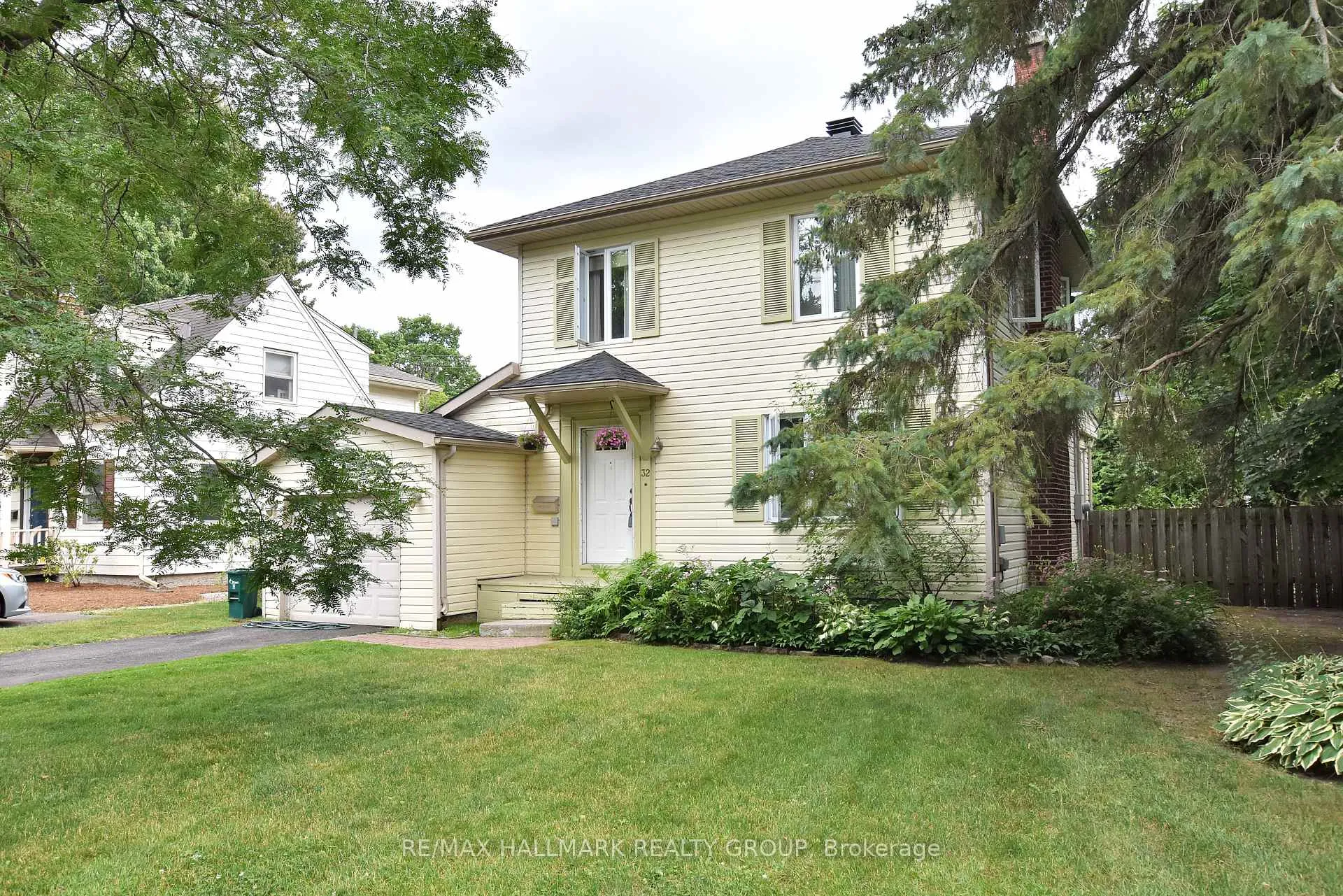 Photo 1 of 32 Arundel Avenue, Ottawa, Manor Park — HOMEH