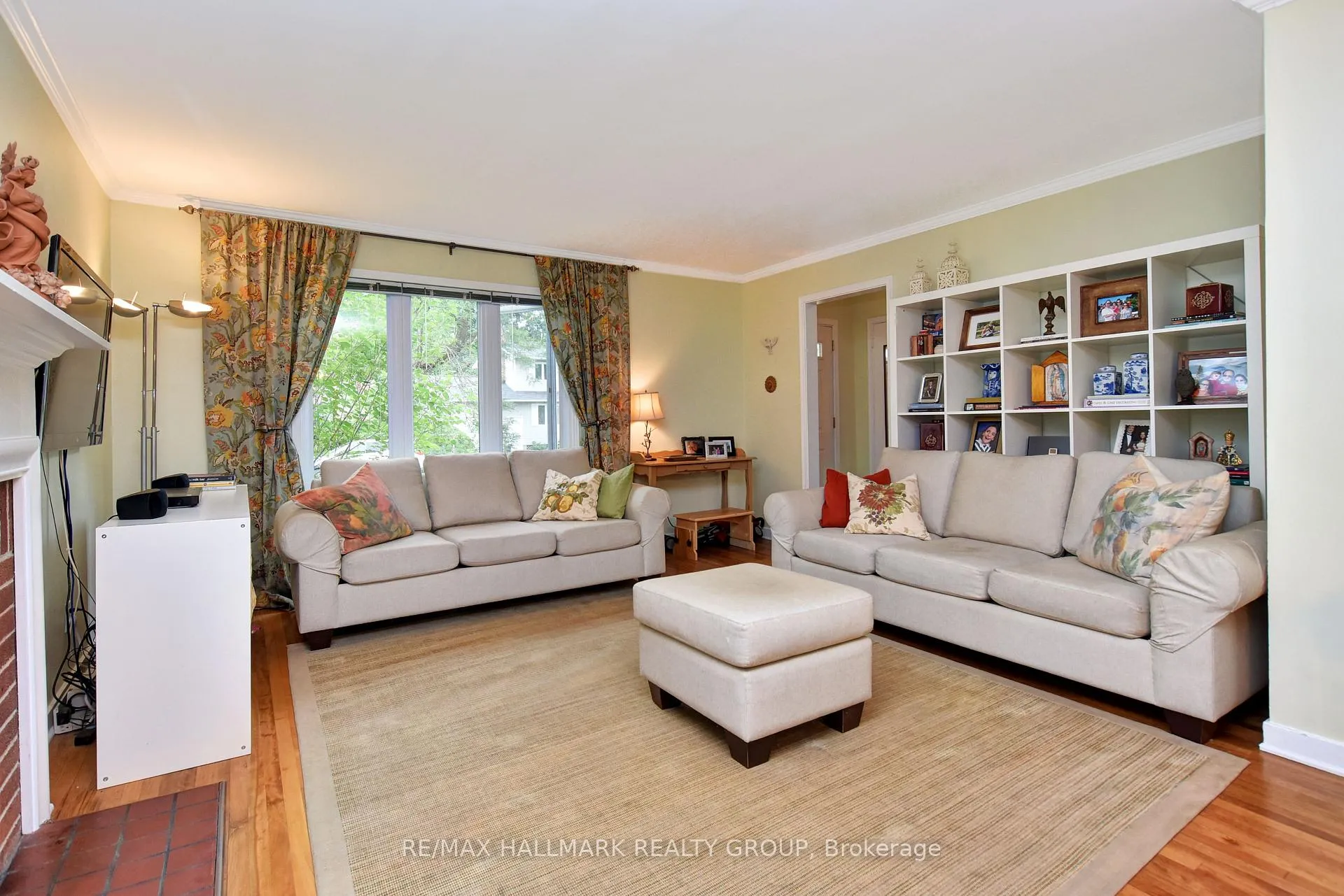 Photo 4 of 32 Arundel Avenue, Ottawa, Manor Park — HOMEH