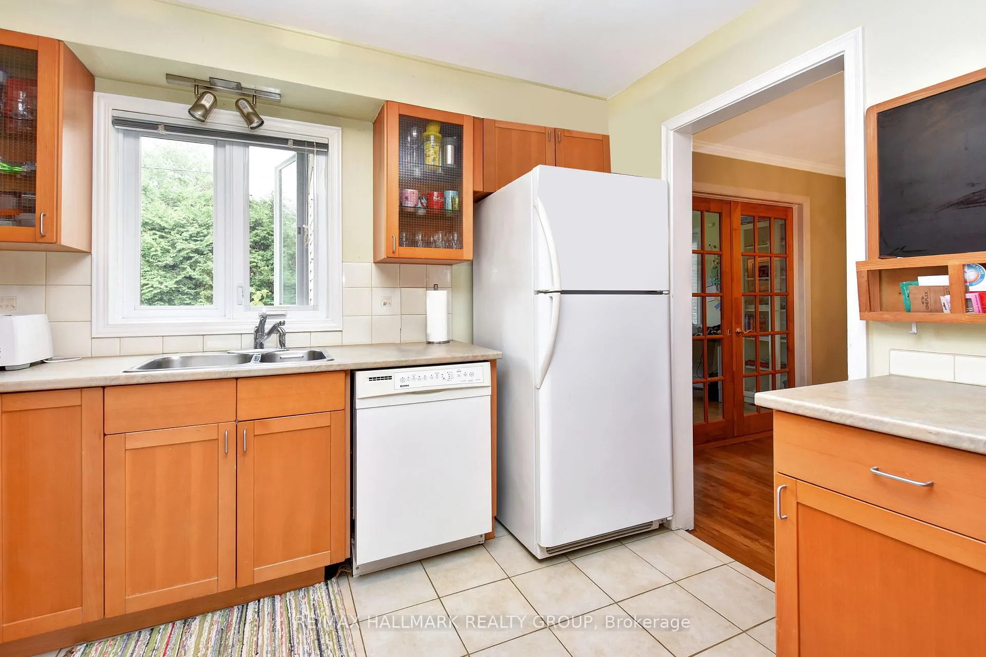 Photo 11 of 32 Arundel Avenue, Ottawa, Manor Park — HOMEH