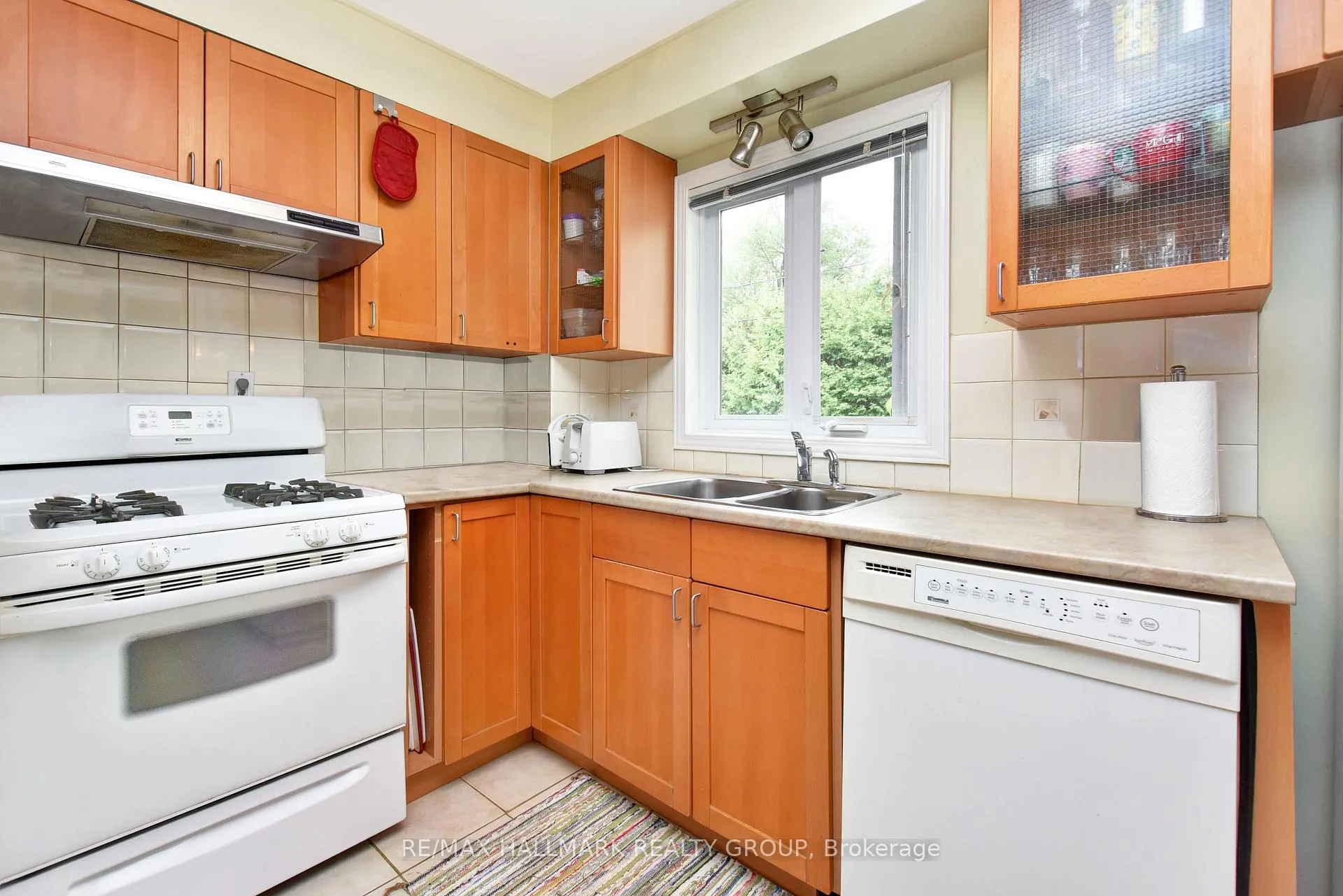 Photo 12 of 32 Arundel Avenue, Ottawa, Manor Park — HOMEH