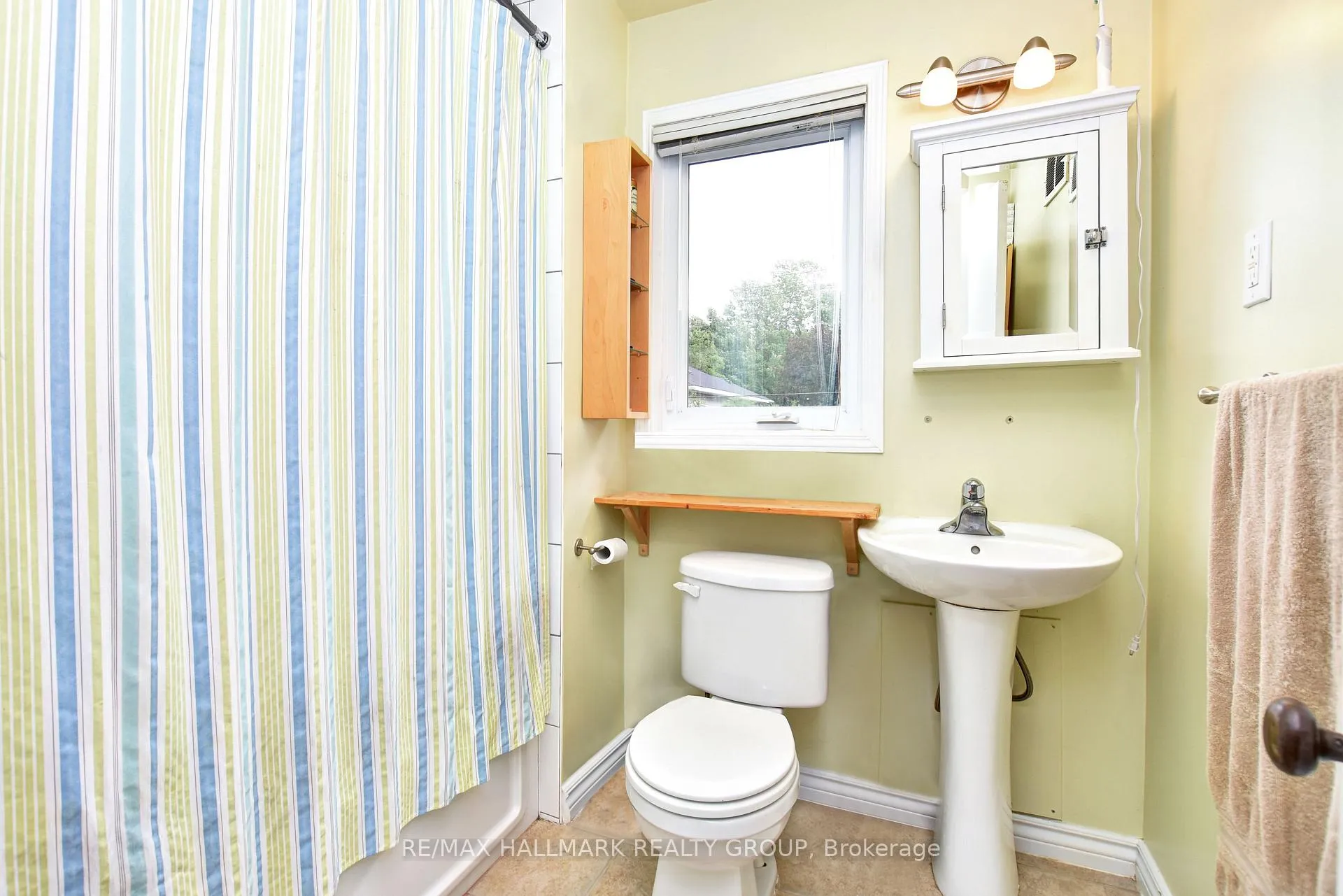 Photo 20 of 32 Arundel Avenue, Ottawa, Manor Park — HOMEH
