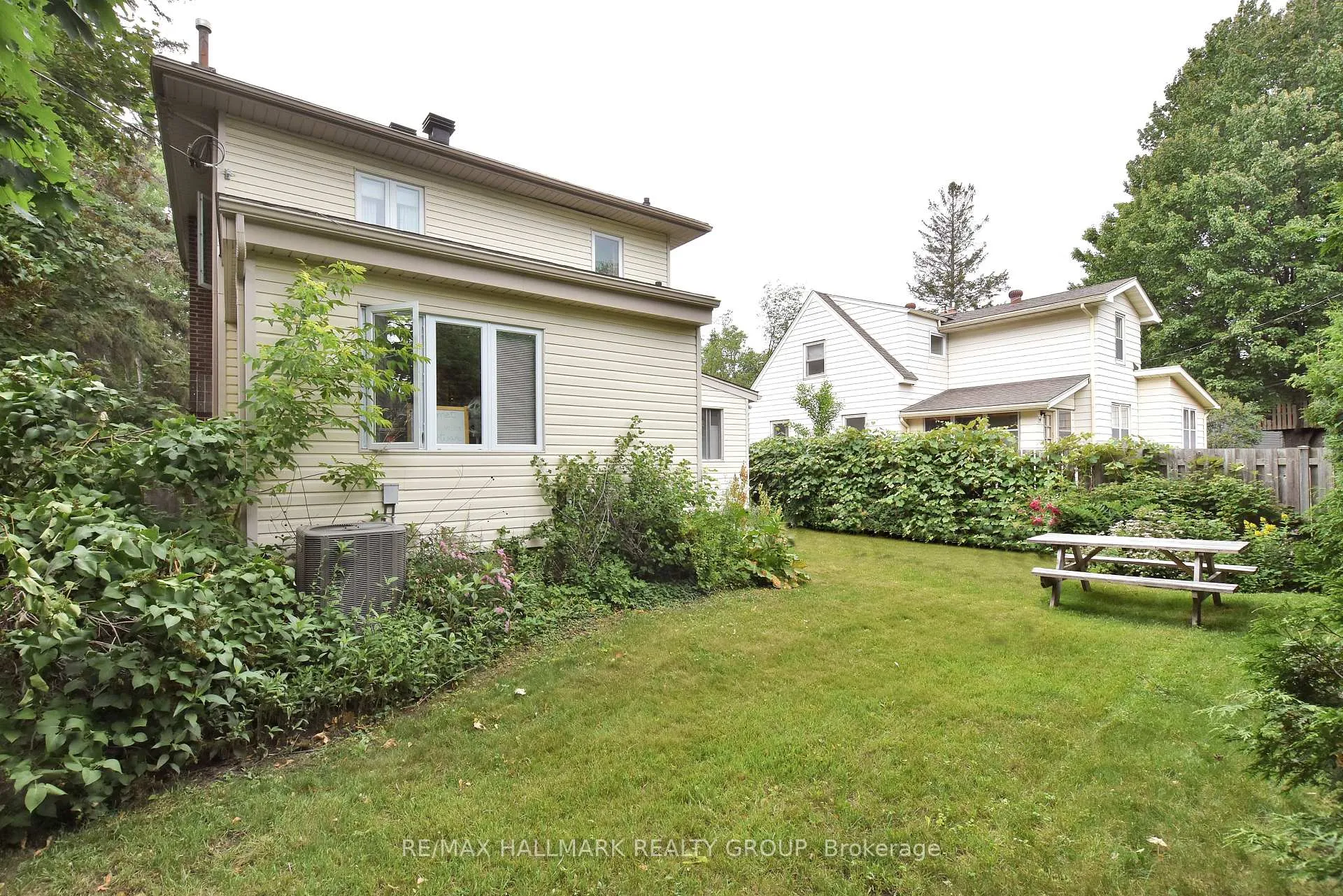 Photo 24 of 32 Arundel Avenue, Ottawa, Manor Park — HOMEH