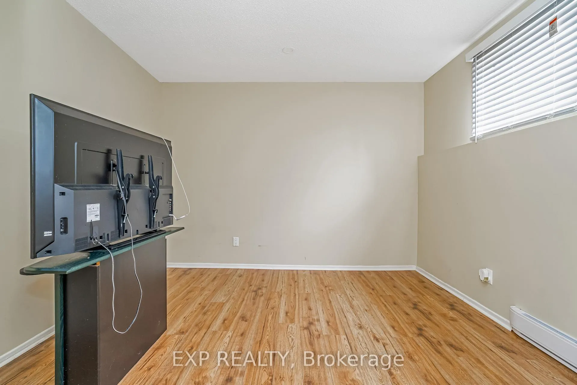 Photo 12 of Unit 12, 2610 Draper Avenue, Ottawa, Redwood Park — HOMEH