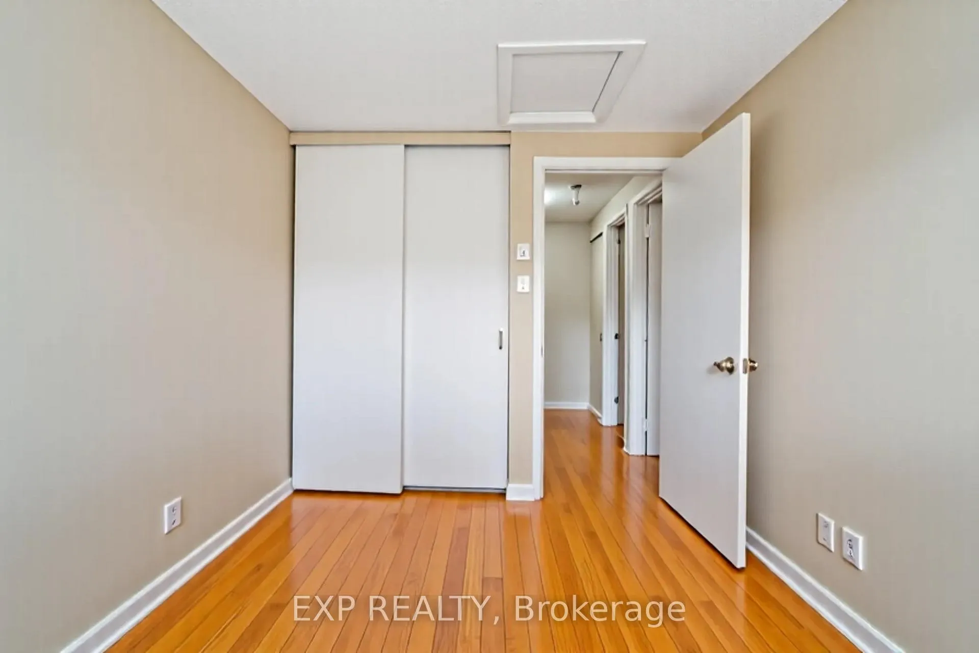 Photo 15 of Unit 12, 2610 Draper Avenue, Ottawa, Redwood Park — HOMEH