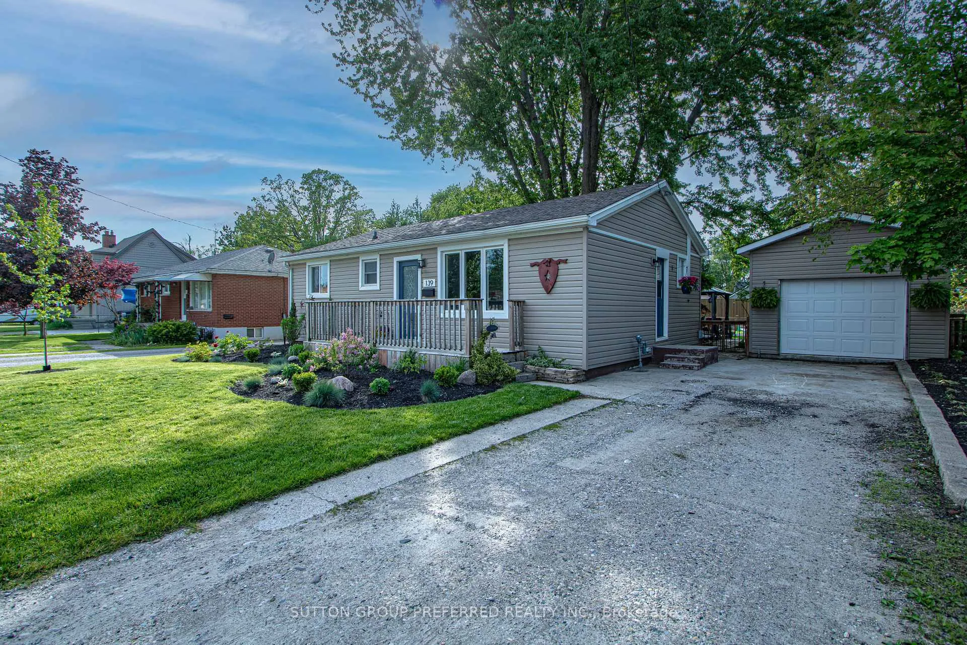 Photo 3 of 139 Keefer Street, Strathroy-Caradoc, SW — HOMEH
