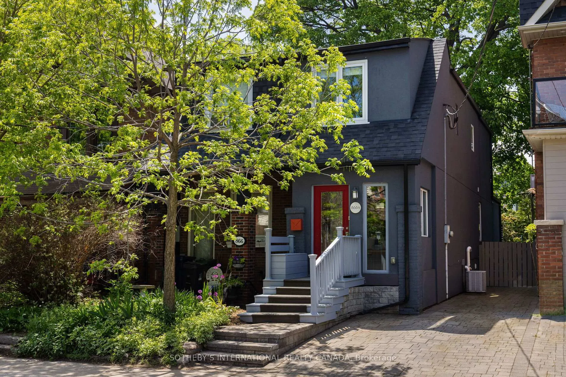 Front of 866 1/2 Carlaw Avenue
