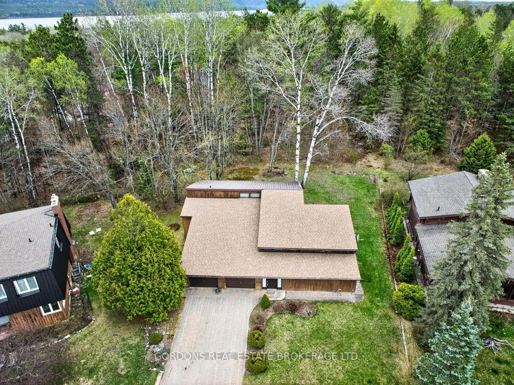 Photo 3 of 100 Frontenac Crescent, Deep River — HOMEH