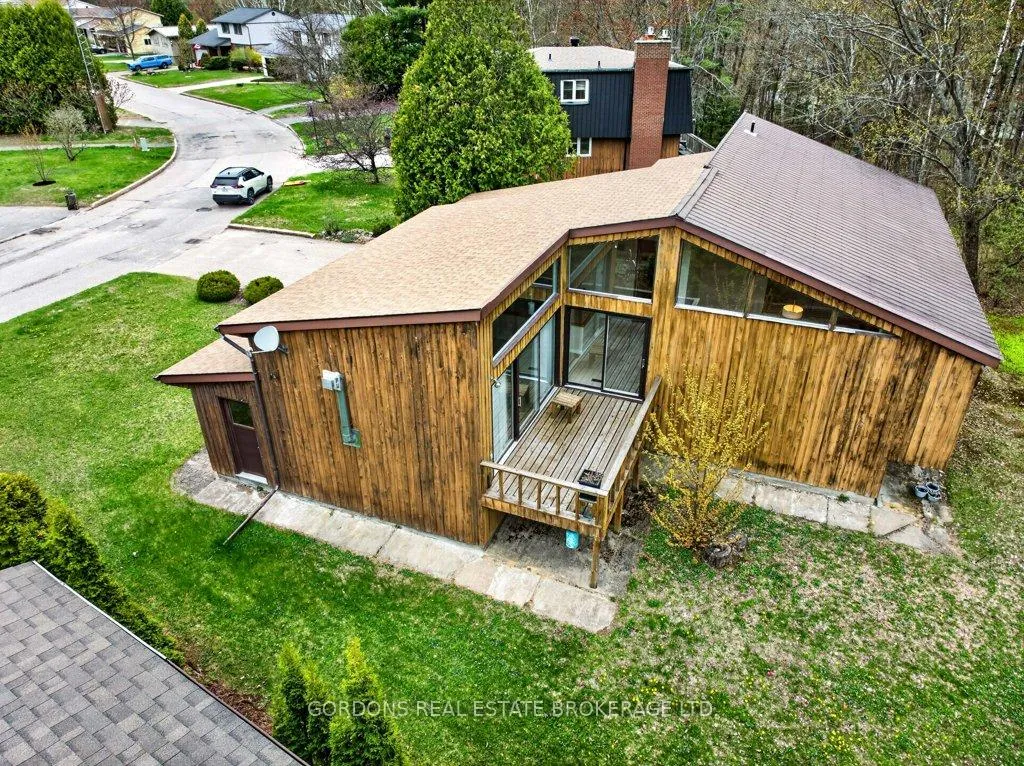 Photo 4 of 100 Frontenac Crescent, Deep River — HOMEH
