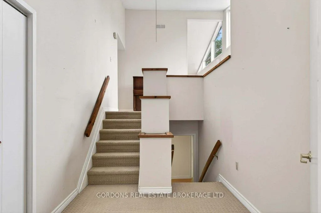Photo 12 of 100 Frontenac Crescent, Deep River — HOMEH