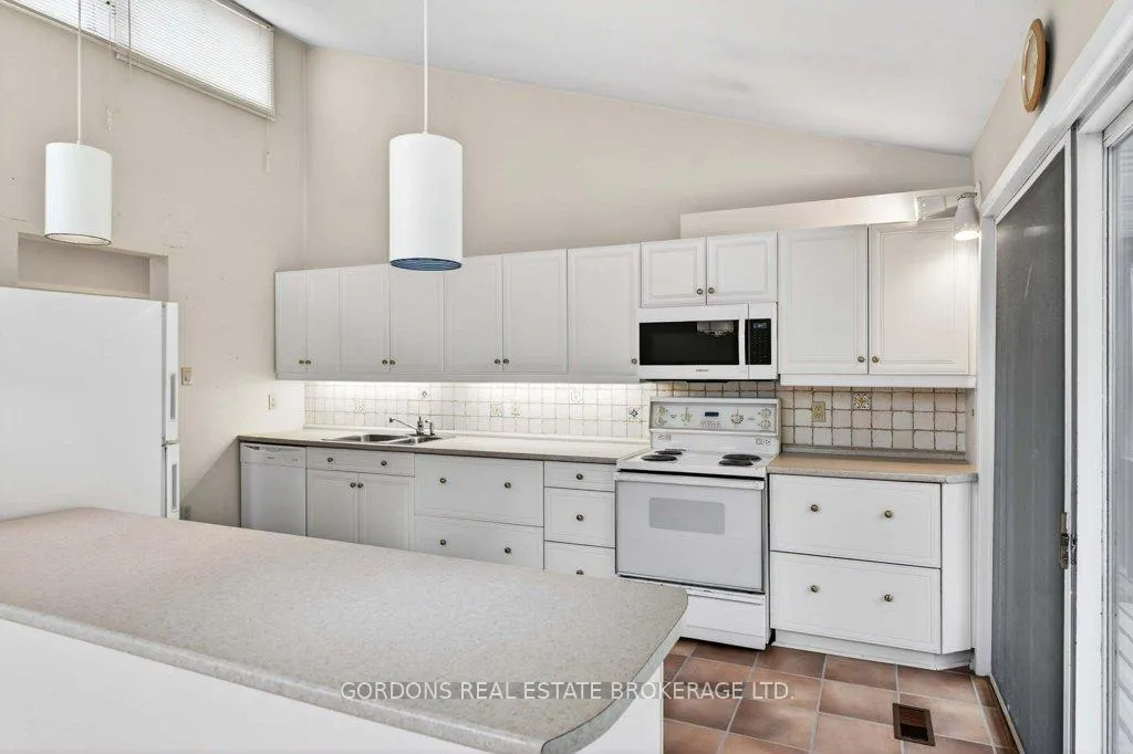 Photo 22 of 100 Frontenac Crescent, Deep River — HOMEH