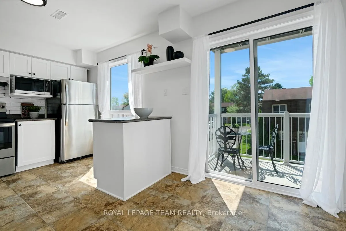 Photo 3 of 320 Wiffen Private, Ottawa, Westcliffe Estates — HOMEH