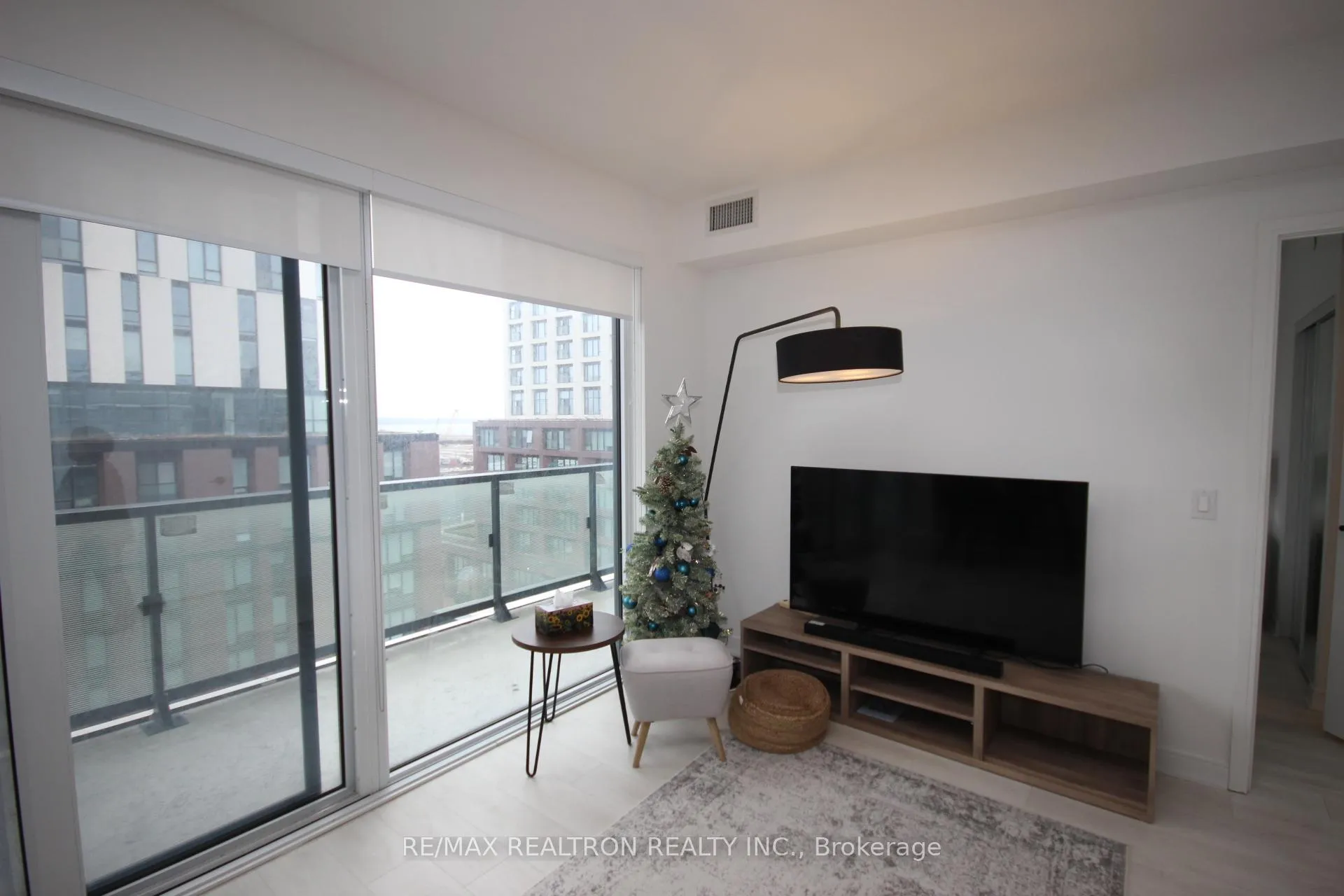 Photo 7 of Unit S807, 180 Mill Street, Toronto, Waterfront Communities — HOMEH