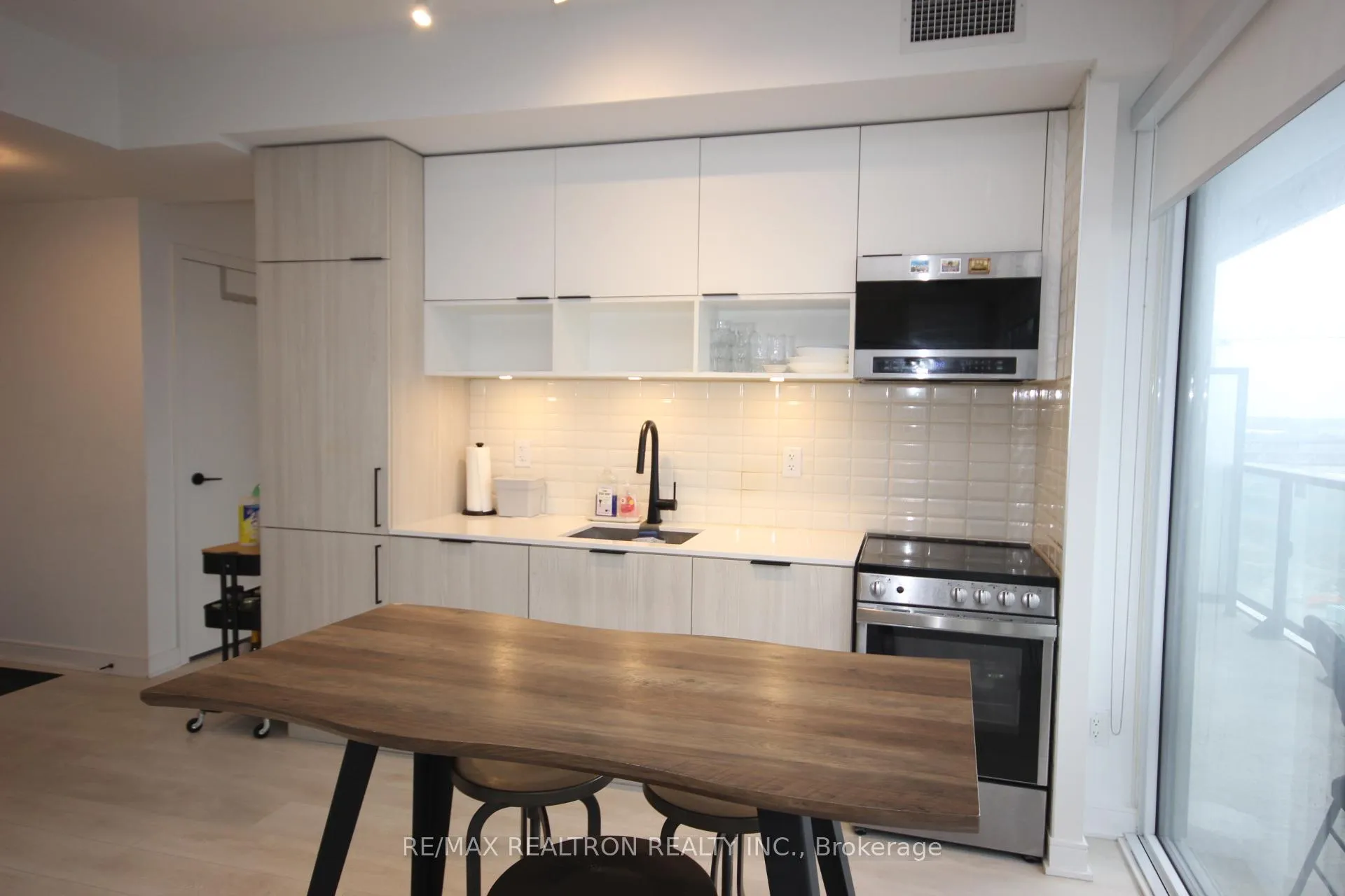 Photo 10 of Unit S807, 180 Mill Street, Toronto, Waterfront Communities — HOMEH