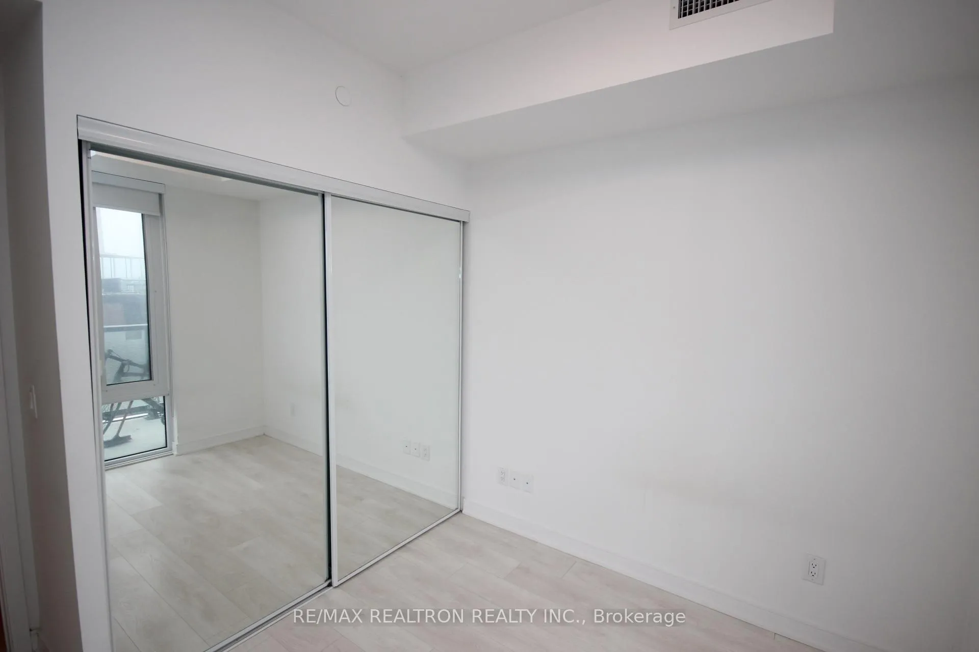 Photo 16 of Unit S807, 180 Mill Street, Toronto, Waterfront Communities — HOMEH
