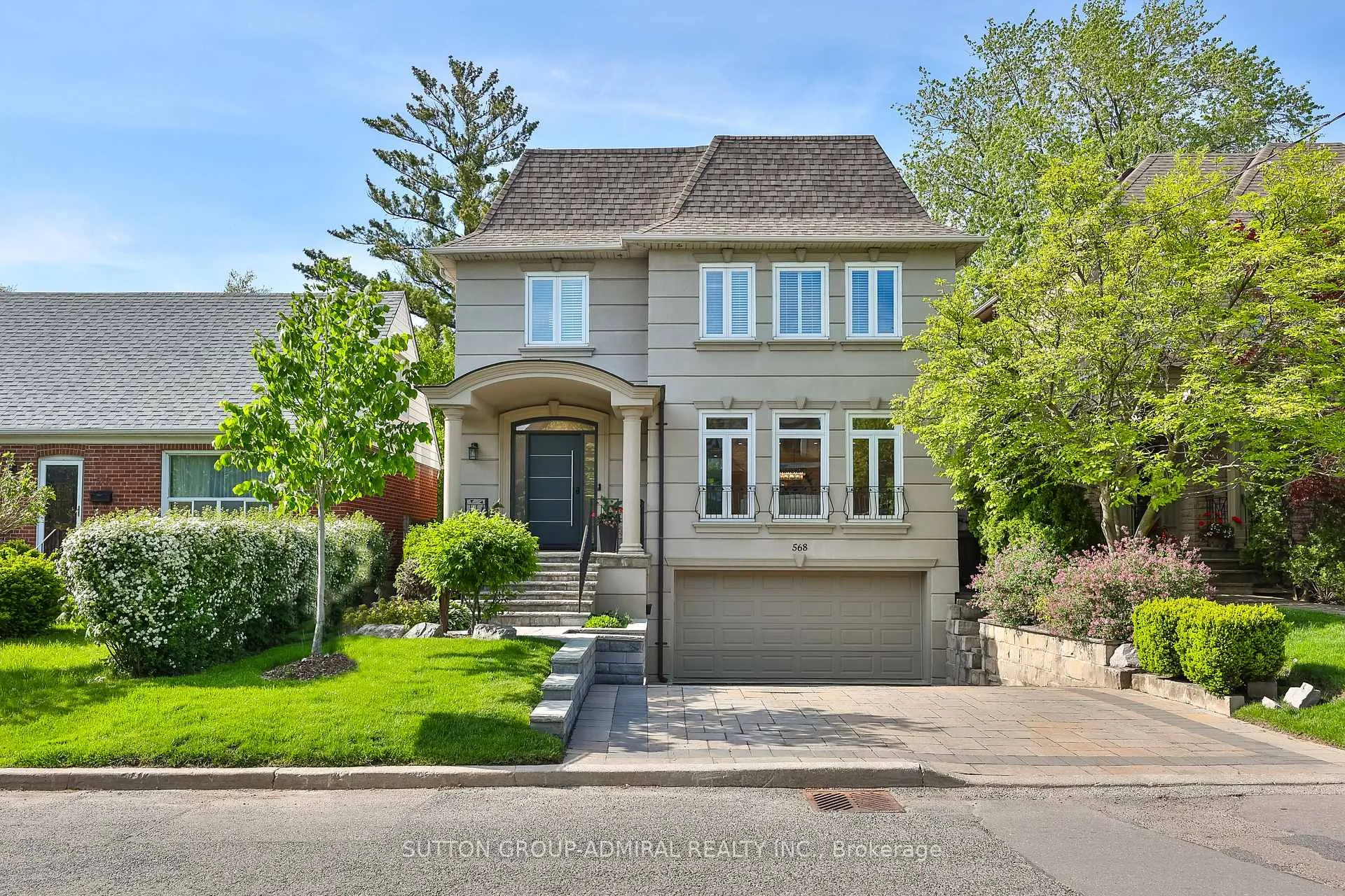 Front of 568 Fairlawn Avenue