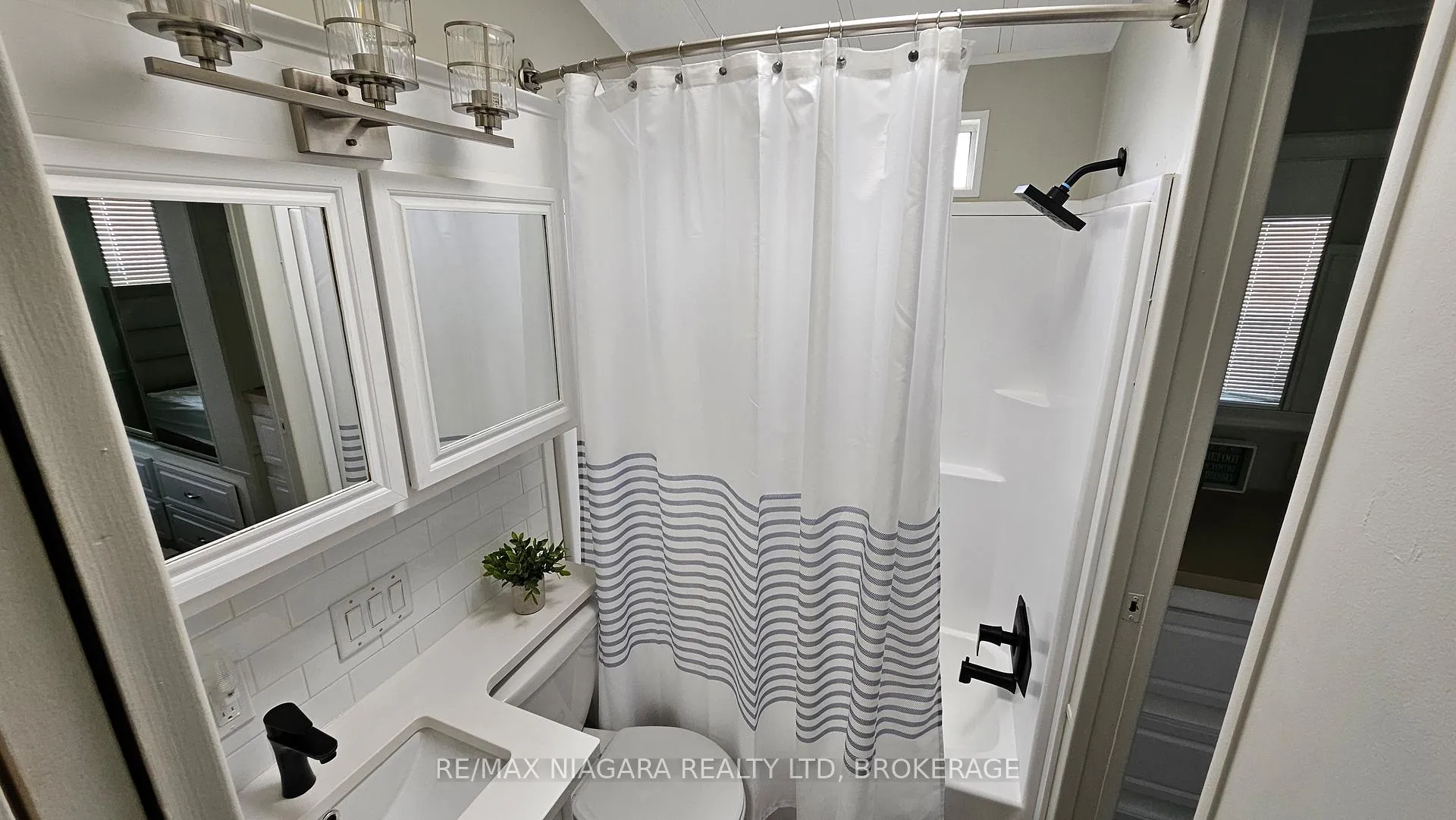 Photo 3 of 17 Mariner Crescent, Port Colborne, Sherkston — HOMEH