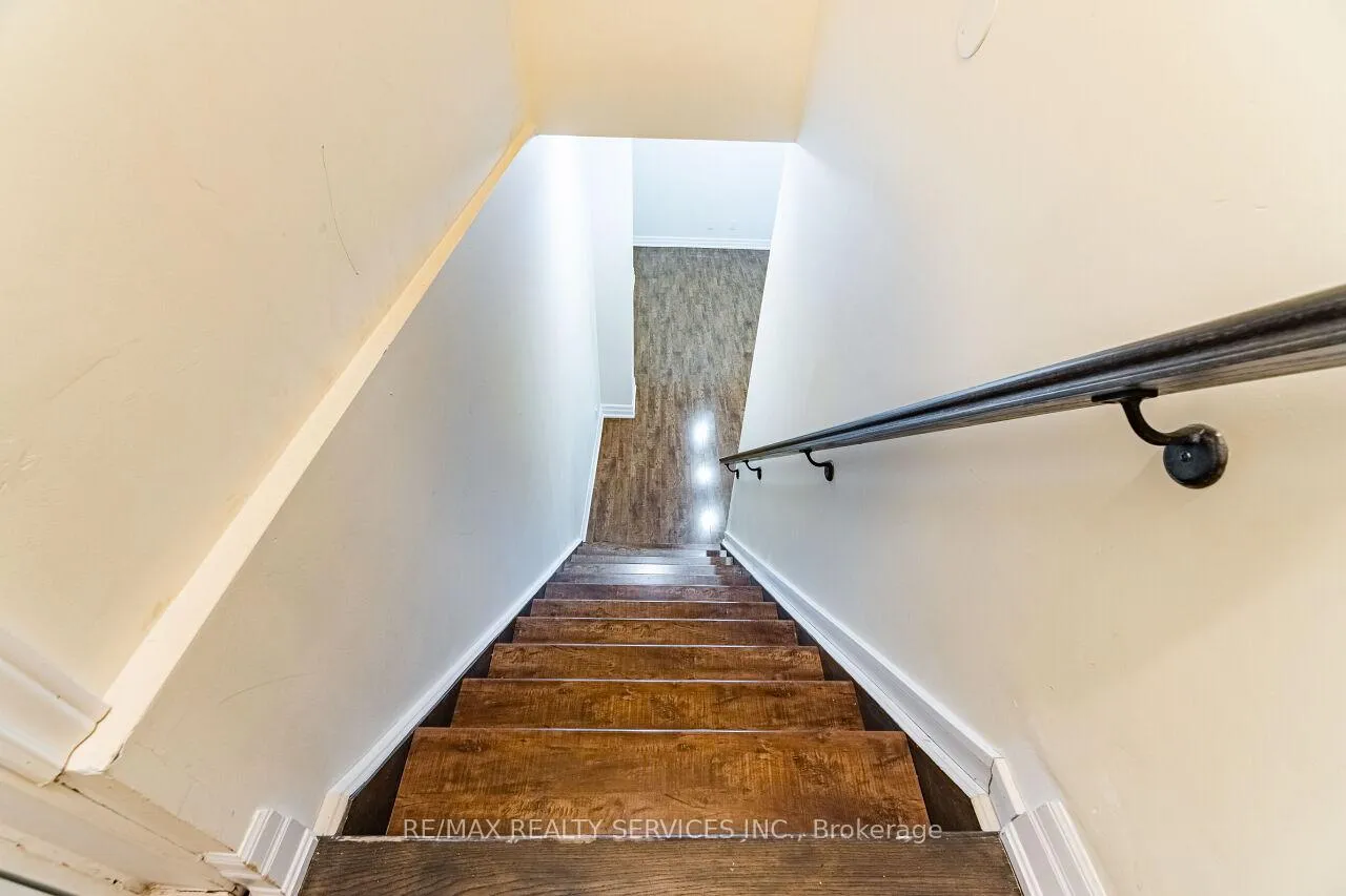 Photo 2 of 128 Rising Hill Ridge, Brampton, Bram West — HOMEH