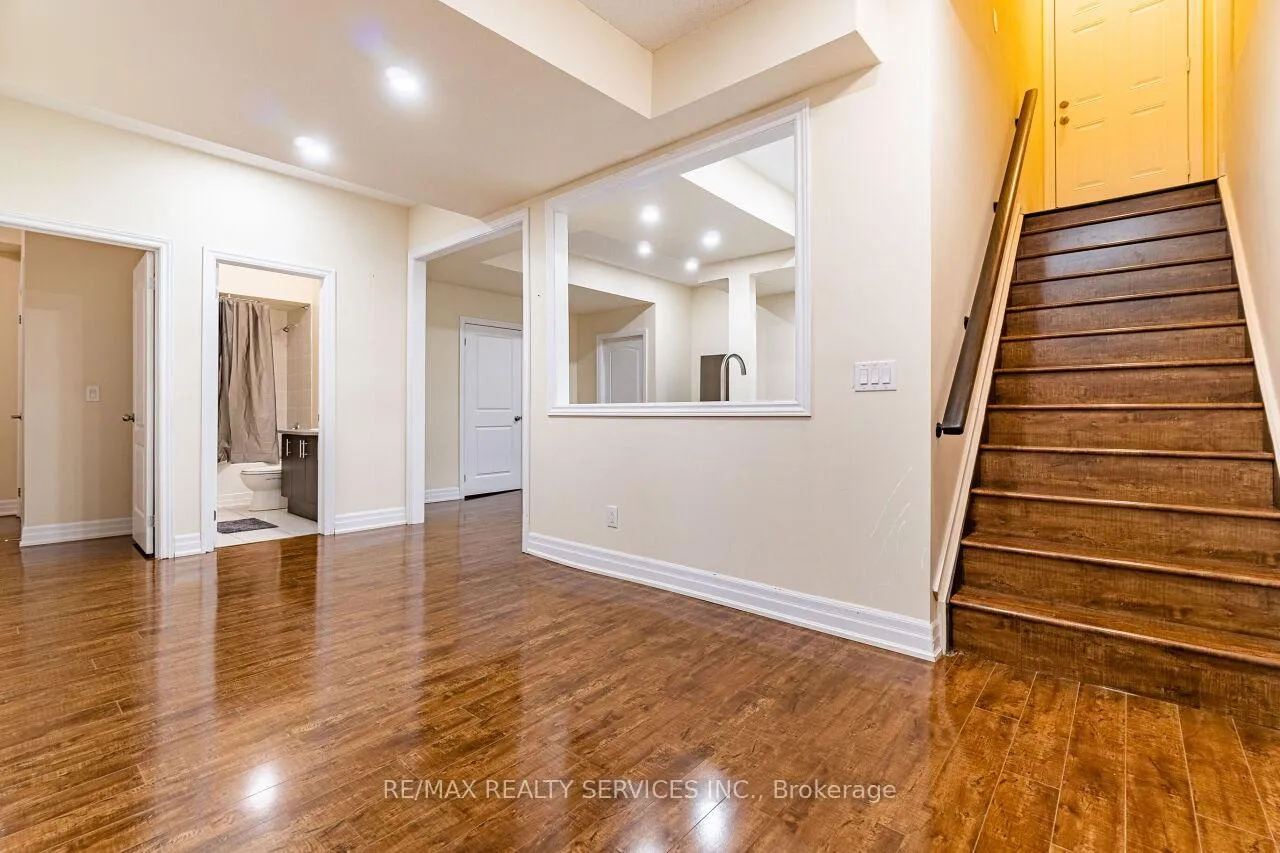 Photo 3 of 128 Rising Hill Ridge, Brampton, Bram West — HOMEH