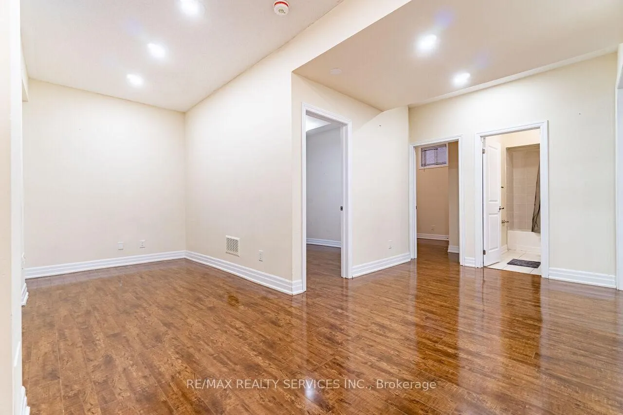 Photo 4 of 128 Rising Hill Ridge, Brampton, Bram West — HOMEH