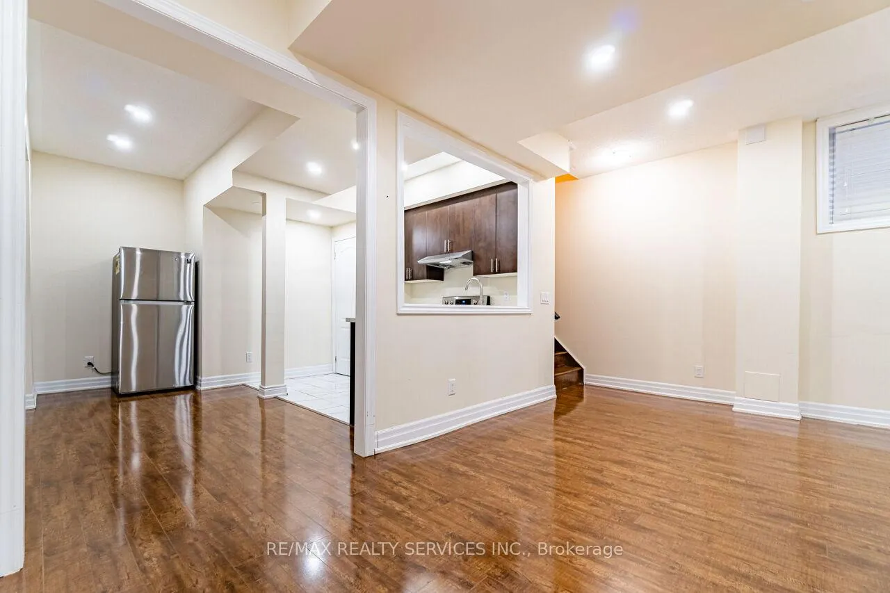 Photo 5 of 128 Rising Hill Ridge, Brampton, Bram West — HOMEH