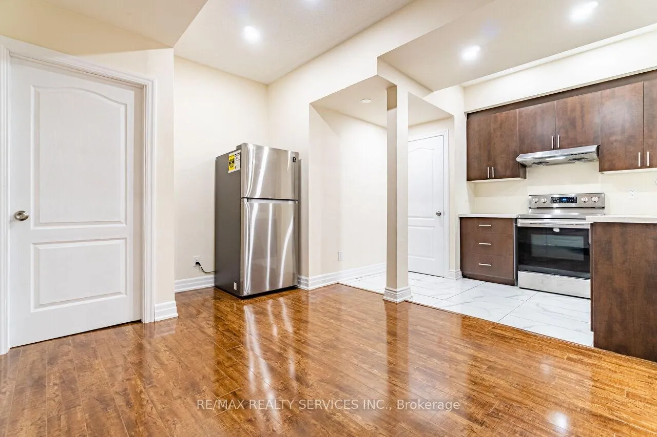 Photo 6 of 128 Rising Hill Ridge, Brampton, Bram West — HOMEH