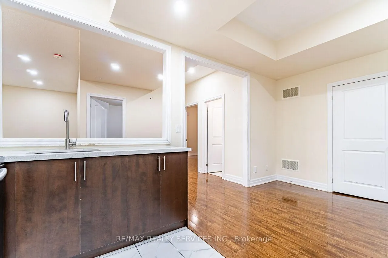 Photo 9 of 128 Rising Hill Ridge, Brampton, Bram West — HOMEH