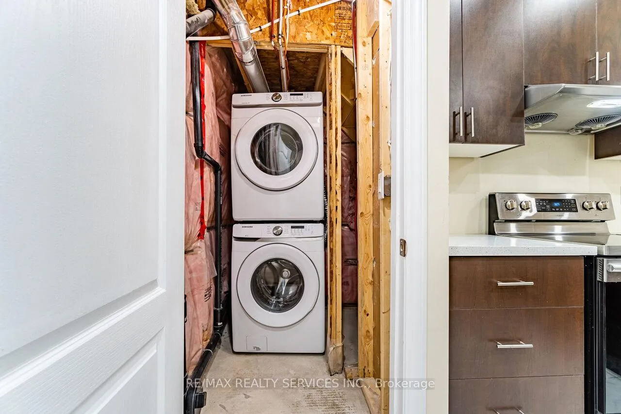 Photo 10 of 128 Rising Hill Ridge, Brampton, Bram West — HOMEH