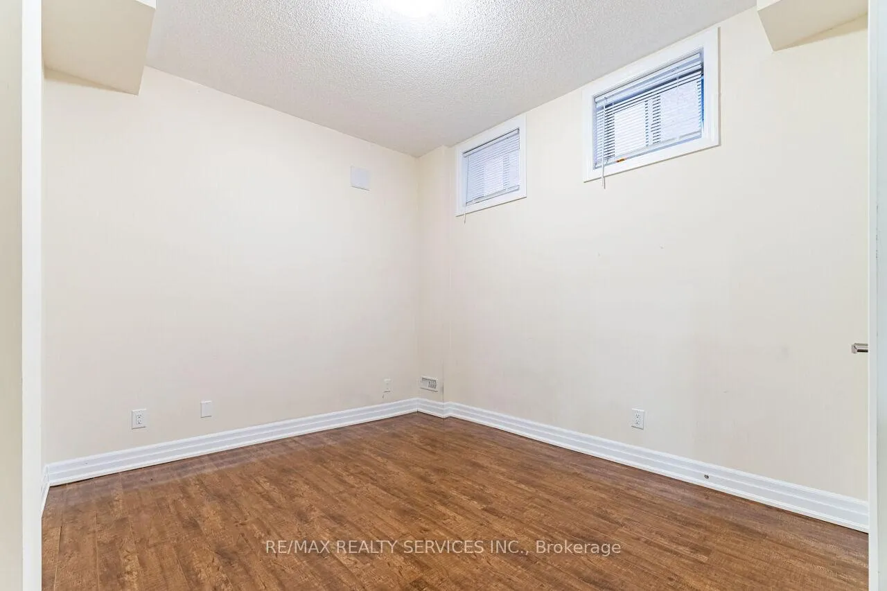 Photo 11 of 128 Rising Hill Ridge, Brampton, Bram West — HOMEH