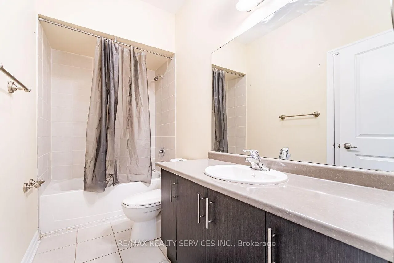 Photo 13 of 128 Rising Hill Ridge, Brampton, Bram West — HOMEH