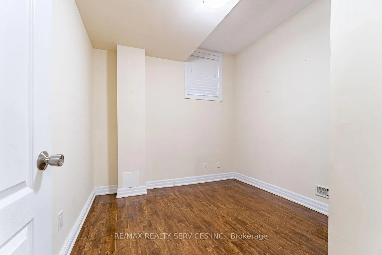 Photo 14 of 128 Rising Hill Ridge, Brampton, Bram West — HOMEH