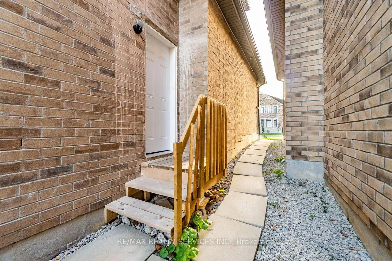 Photo 16 of 128 Rising Hill Ridge, Brampton, Bram West — HOMEH