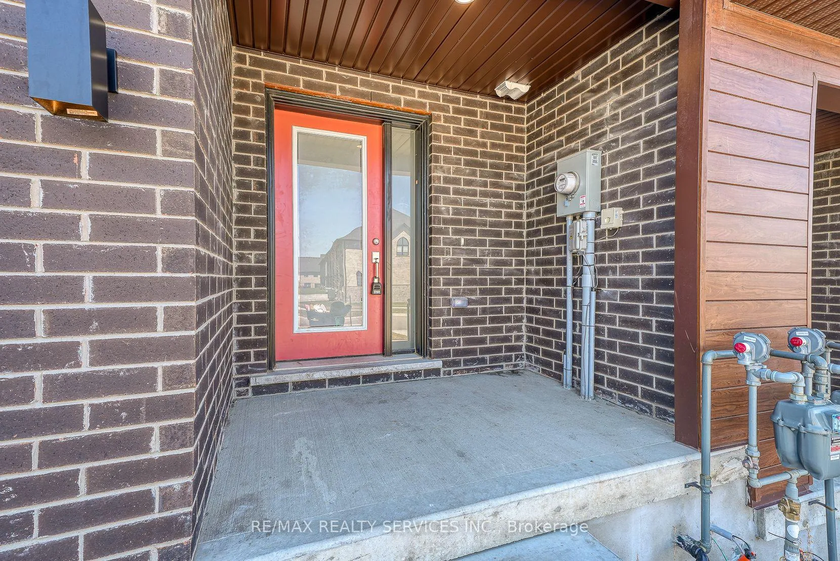 Photo 3 of 95 Queensbrook Crescent, Cambridge — HOMEH