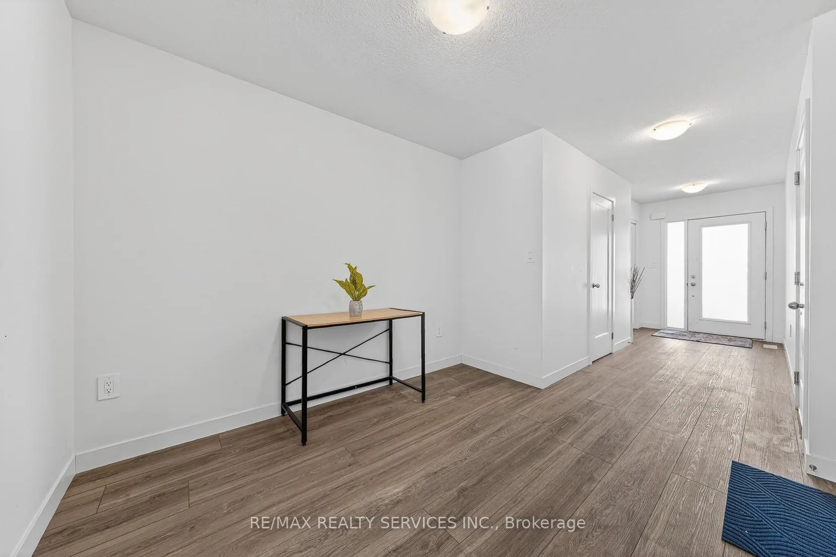 Photo 8 of 95 Queensbrook Crescent, Cambridge — HOMEH