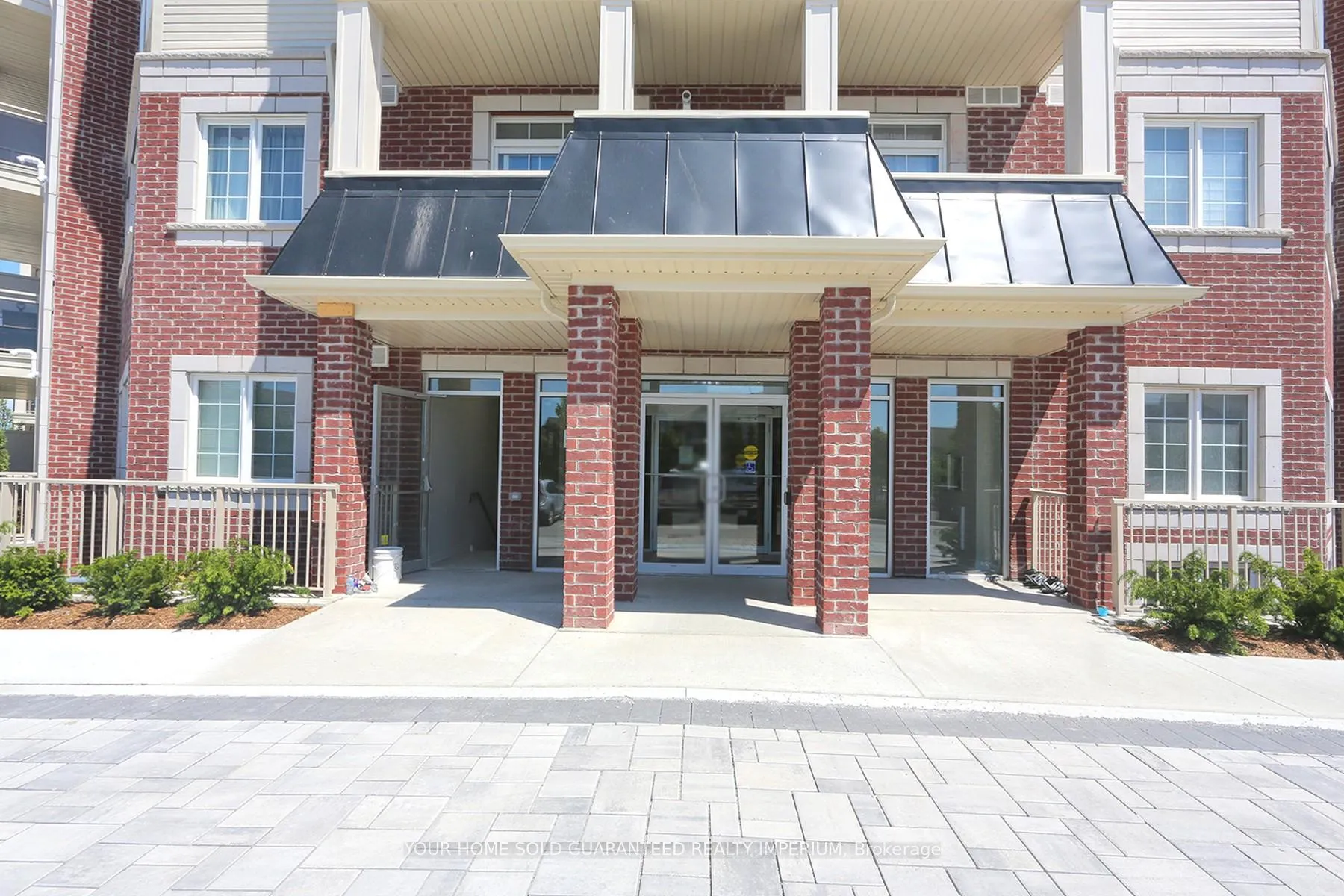 Photo 2 of Unit 302, 84 Aspen Springs Drive, Clarington, Bowmanville — HOMEH
