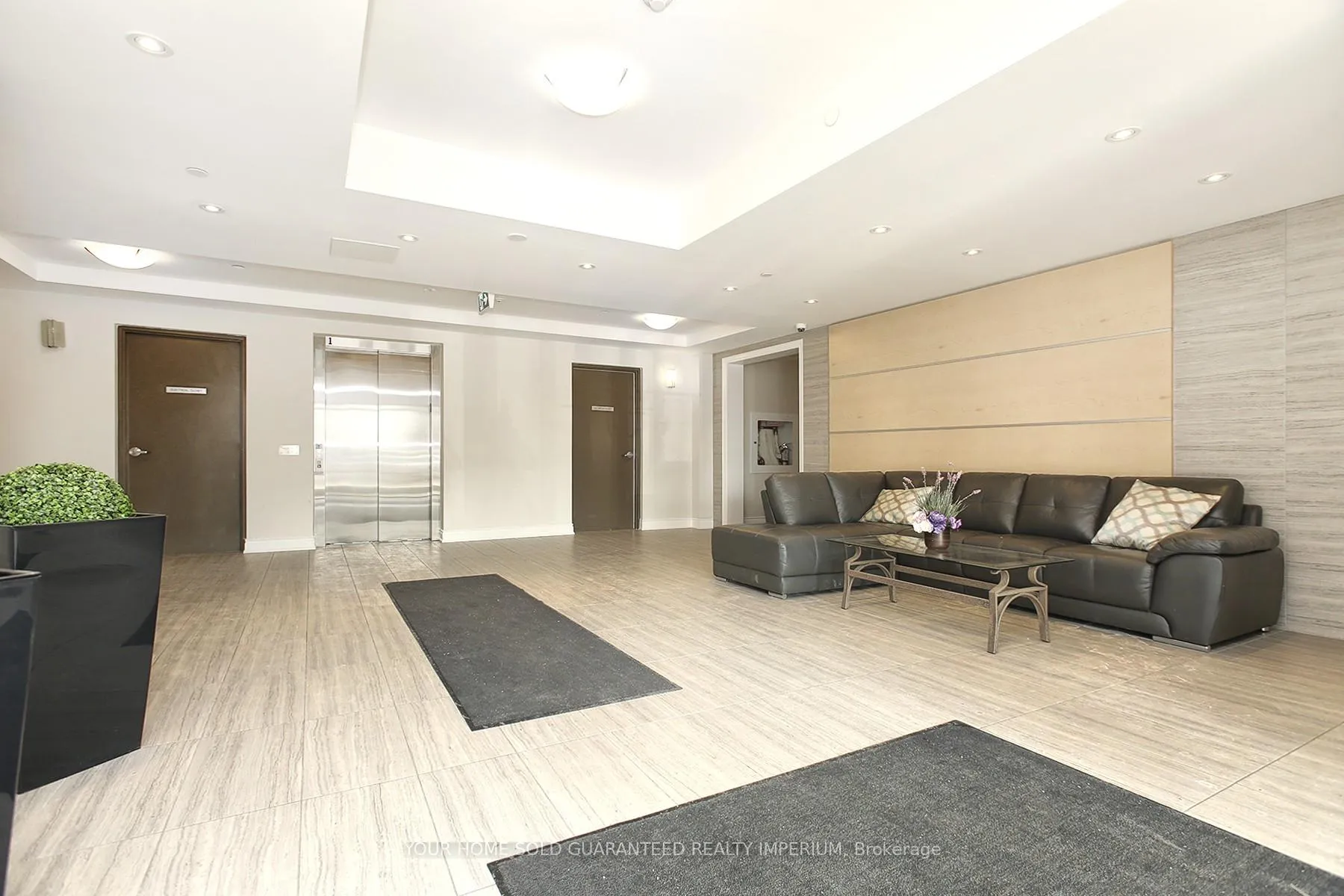 Photo 3 of Unit 302, 84 Aspen Springs Drive, Clarington, Bowmanville — HOMEH
