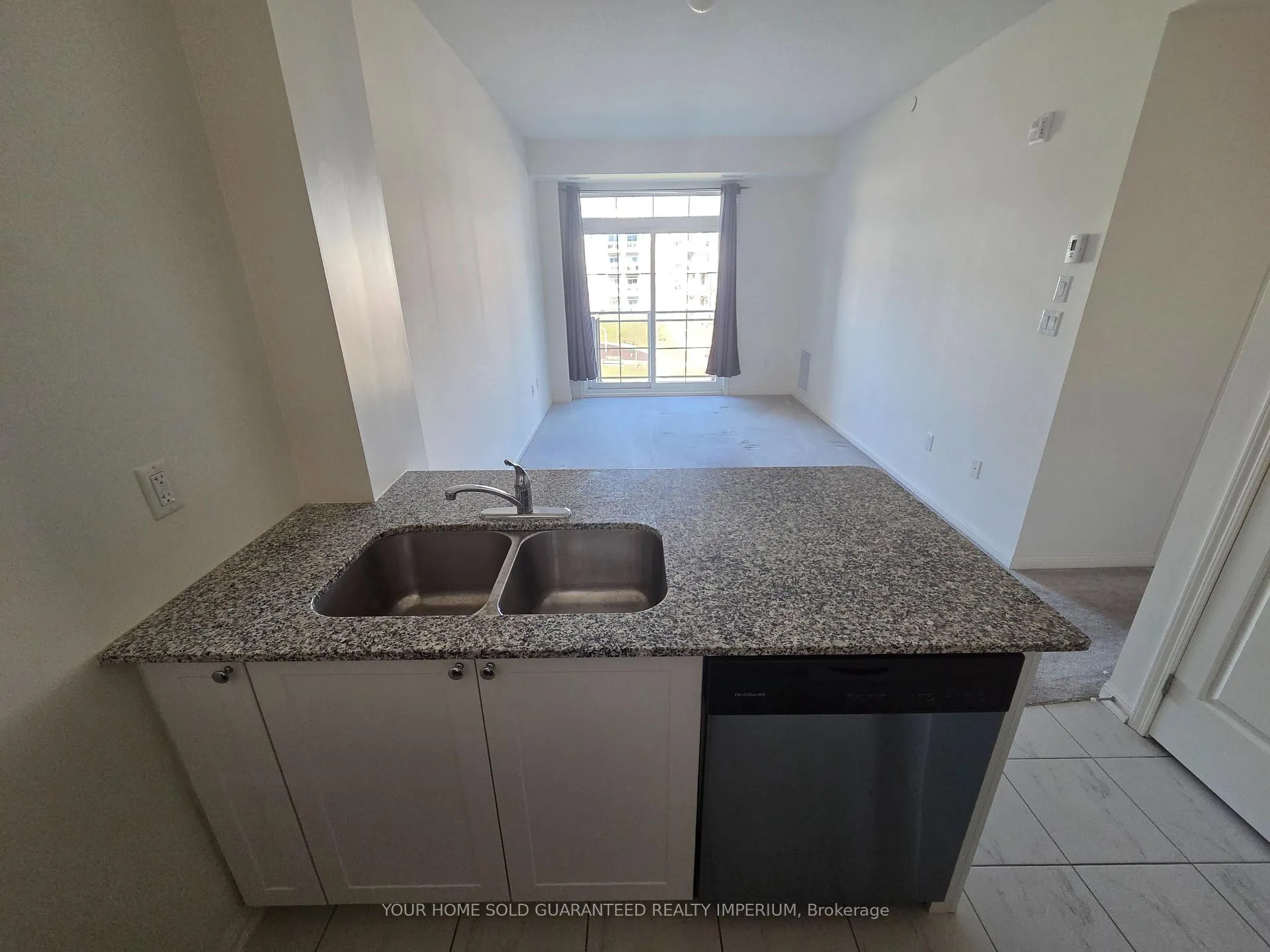 Photo 5 of Unit 302, 84 Aspen Springs Drive, Clarington, Bowmanville — HOMEH