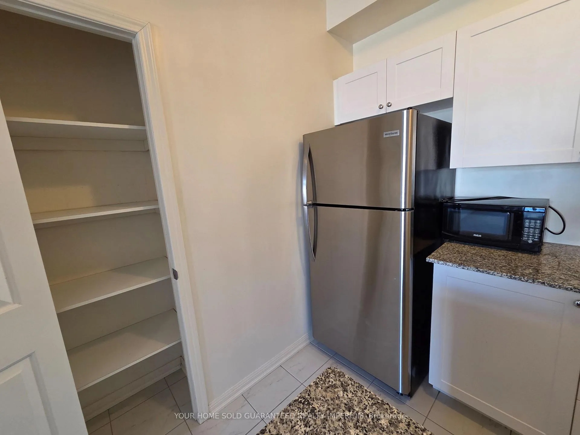 Photo 6 of Unit 302, 84 Aspen Springs Drive, Clarington, Bowmanville — HOMEH