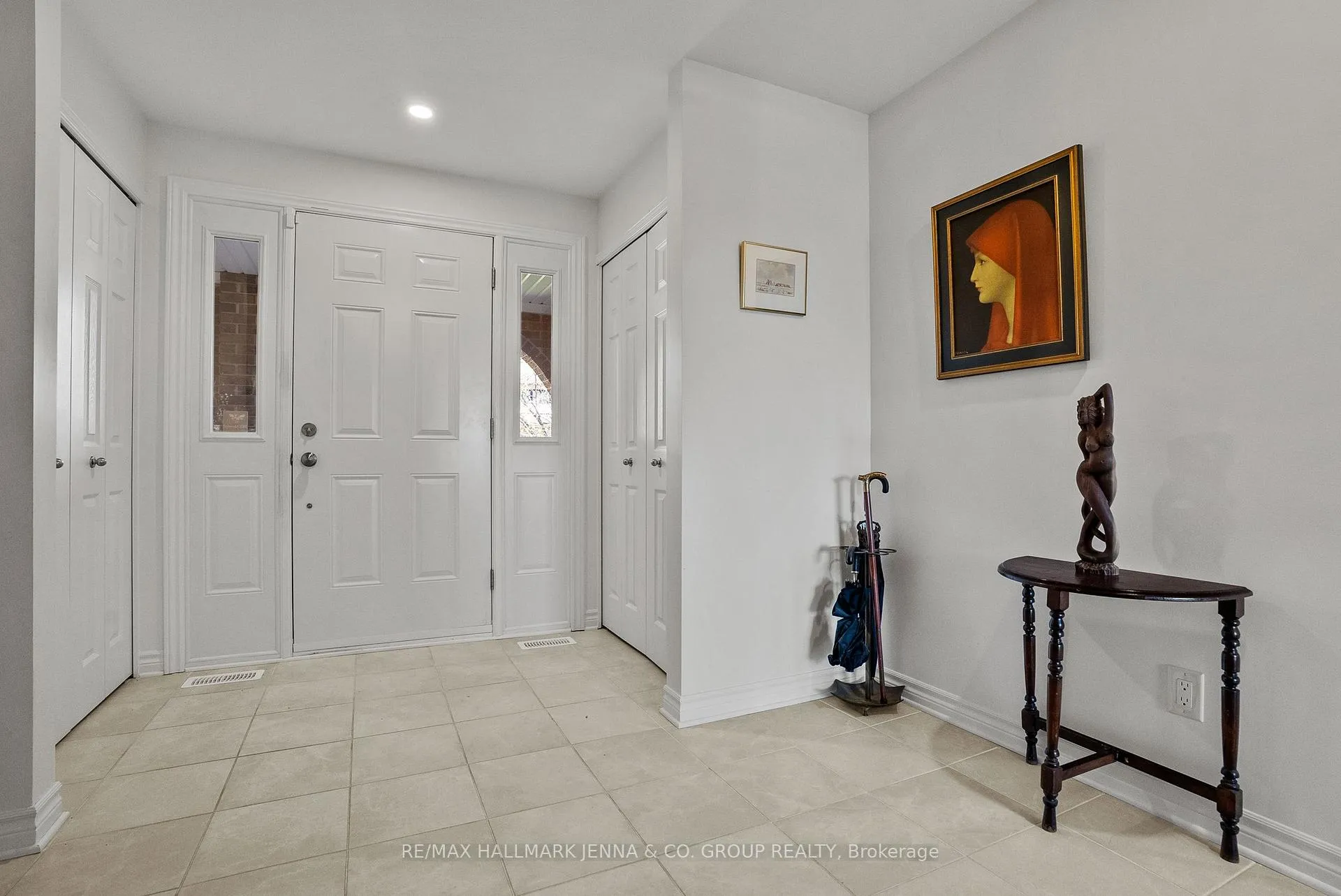 Photo 3 of 43 Elke Drive, Ottawa, Barrhaven - Knollsbrook — HOMEH