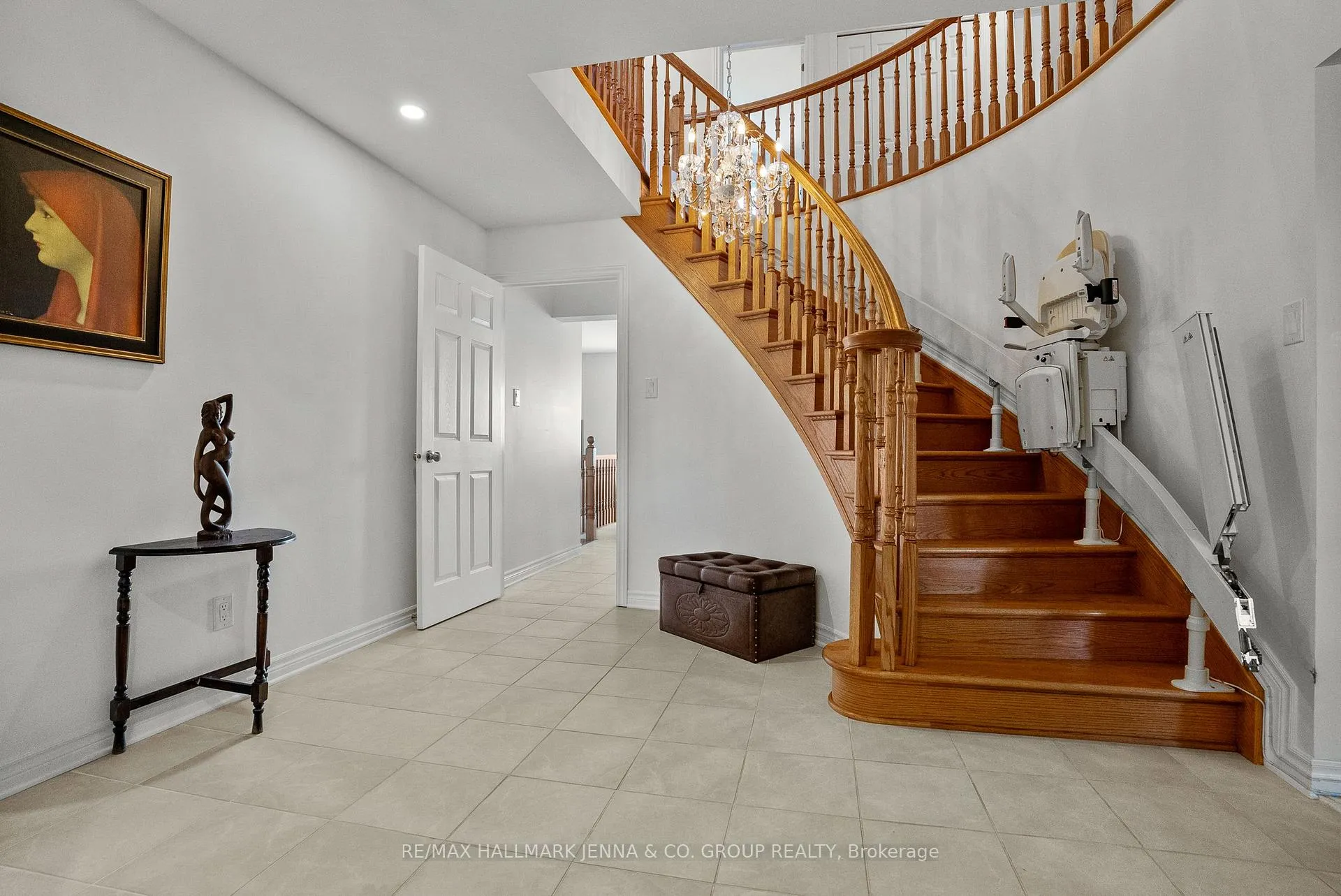 Photo 4 of 43 Elke Drive, Ottawa, Barrhaven - Knollsbrook — HOMEH