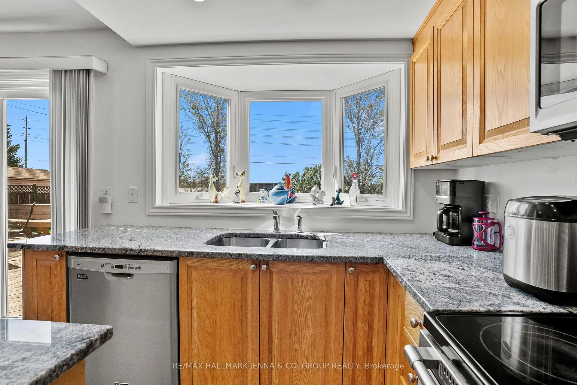 Photo 11 of 43 Elke Drive, Ottawa, Barrhaven - Knollsbrook — HOMEH
