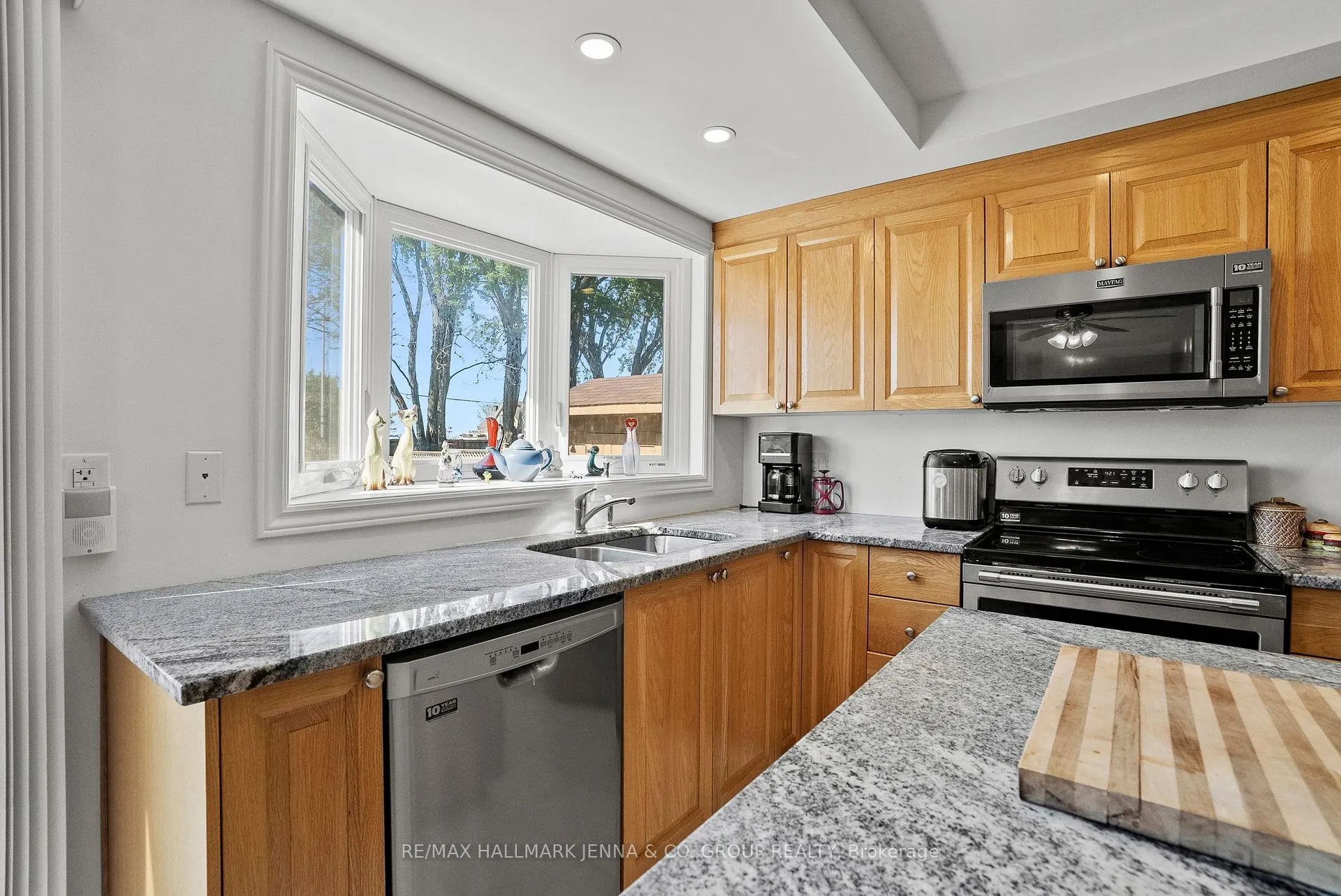 Photo 12 of 43 Elke Drive, Ottawa, Barrhaven - Knollsbrook — HOMEH