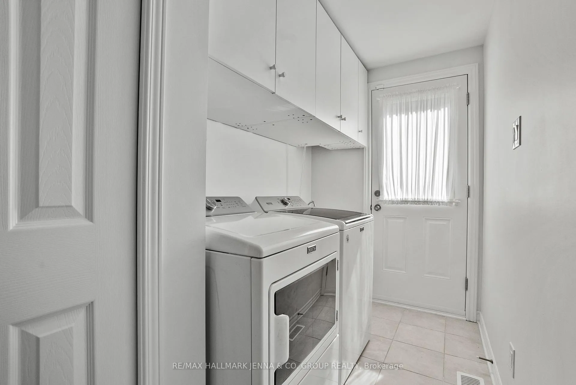Photo 18 of 43 Elke Drive, Ottawa, Barrhaven - Knollsbrook — HOMEH