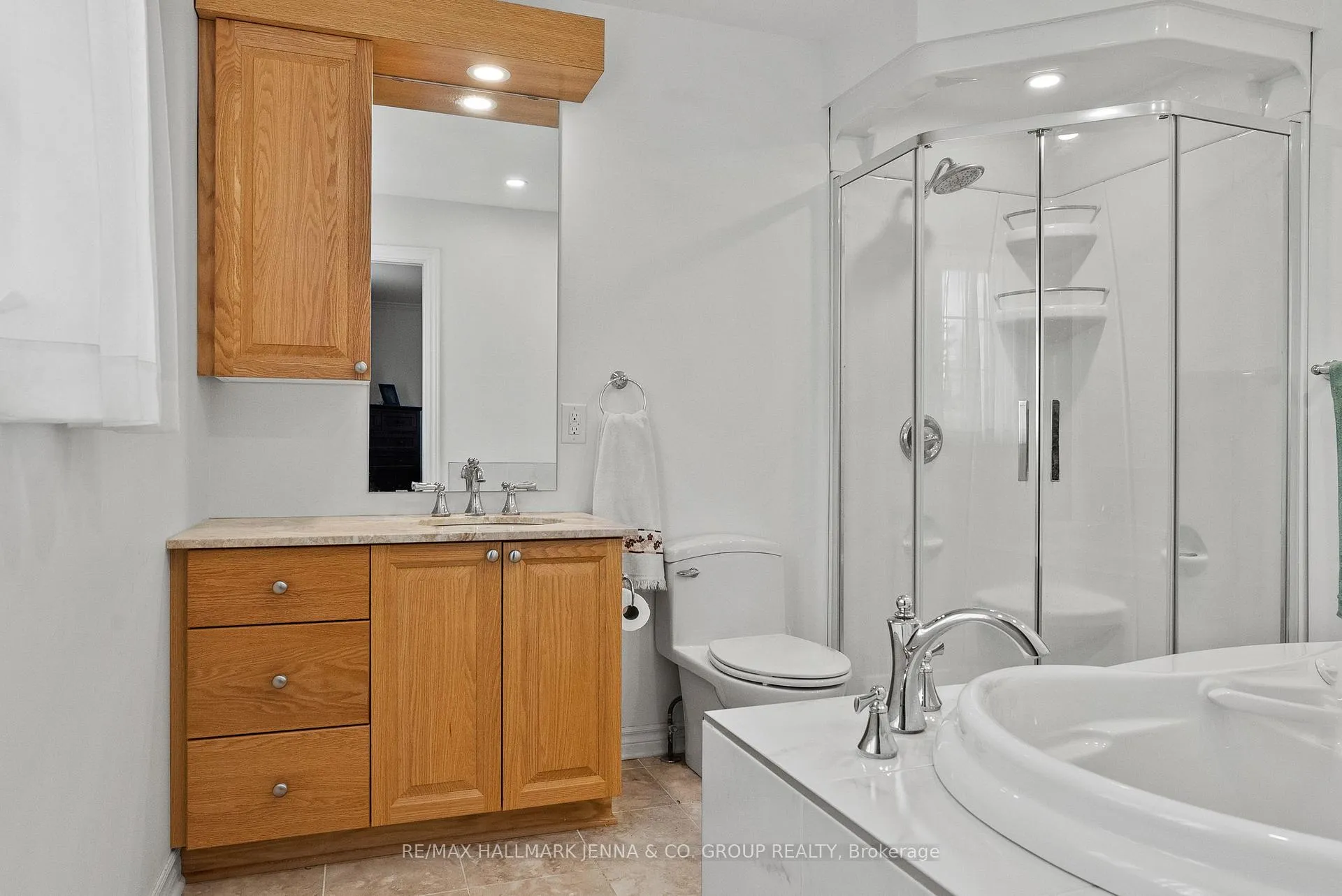 Photo 21 of 43 Elke Drive, Ottawa, Barrhaven - Knollsbrook — HOMEH