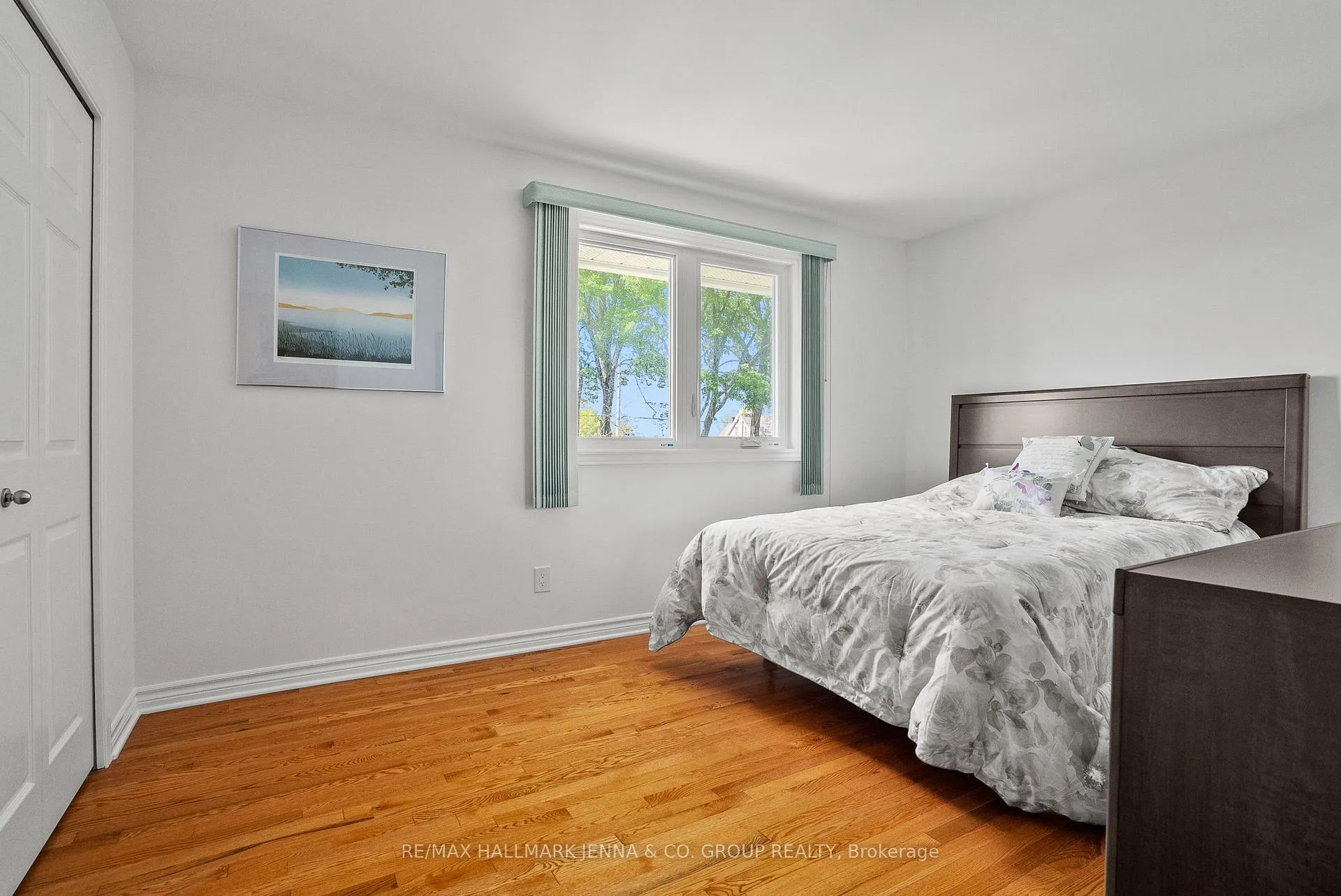 Photo 23 of 43 Elke Drive, Ottawa, Barrhaven - Knollsbrook — HOMEH