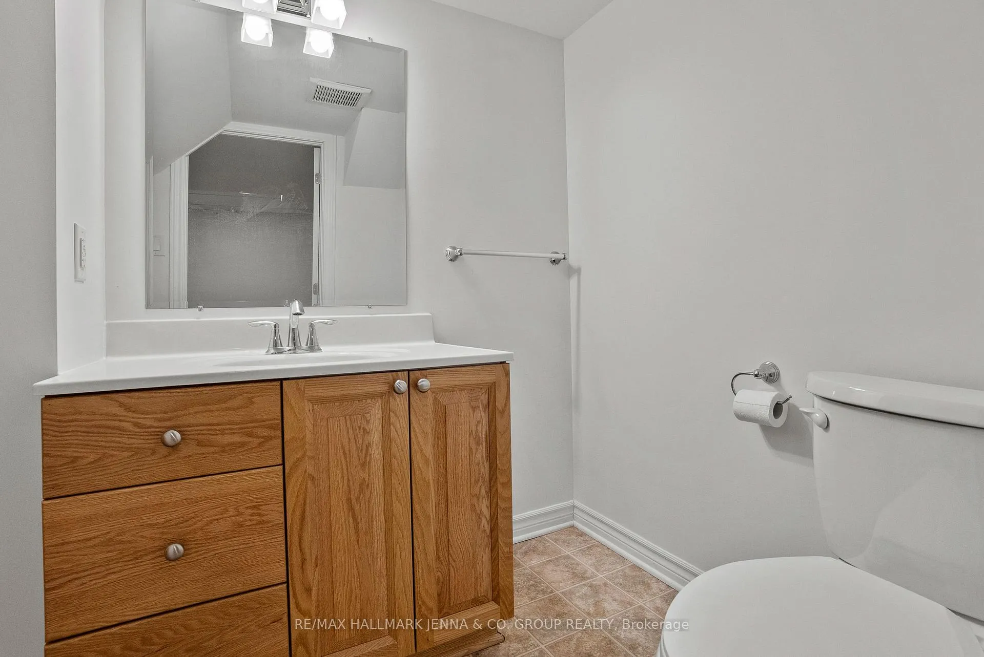 Photo 32 of 43 Elke Drive, Ottawa, Barrhaven - Knollsbrook — HOMEH