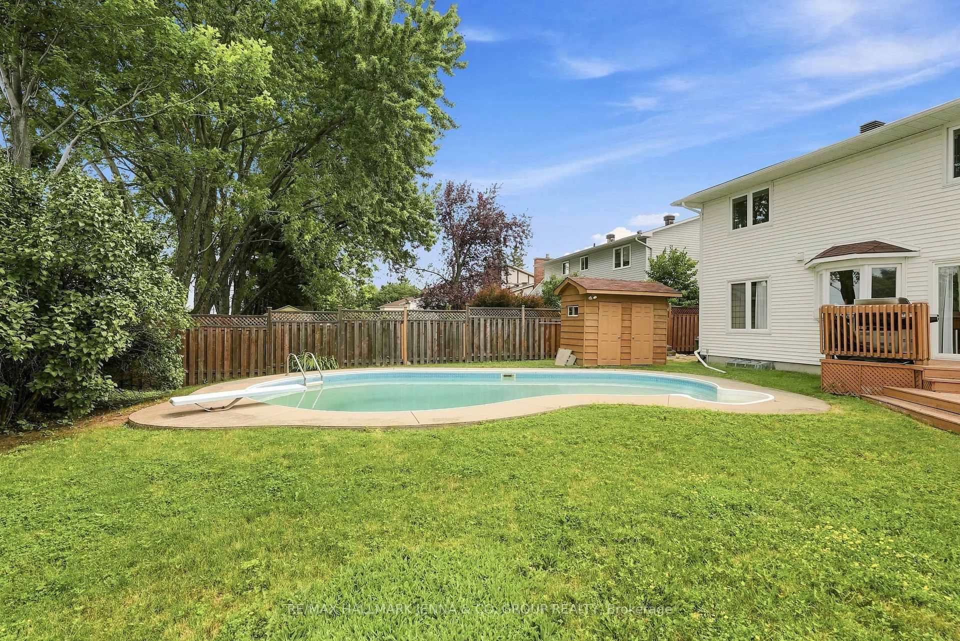 Photo 37 of 43 Elke Drive, Ottawa, Barrhaven - Knollsbrook — HOMEH