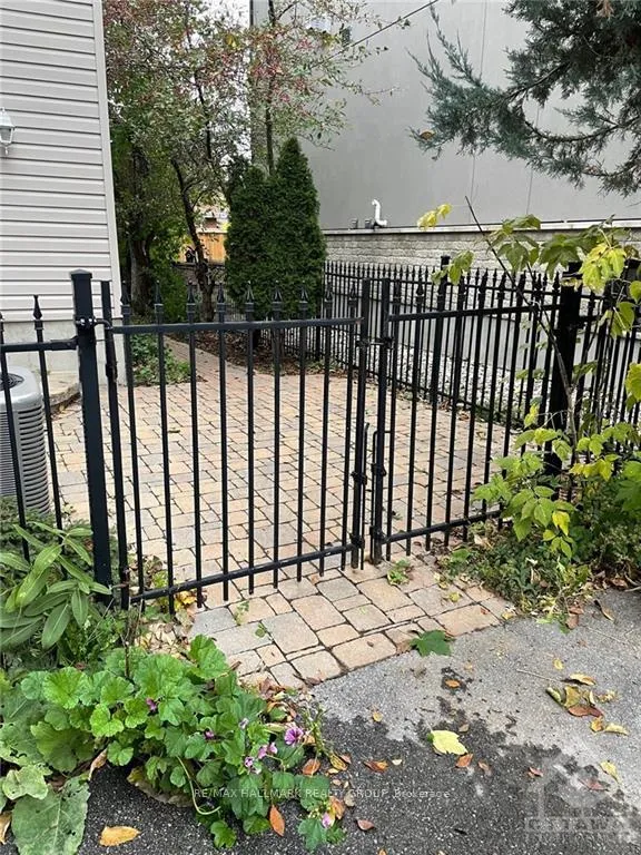 Photo 11 of Unit 1, 687 Melbourne Avenue, Ottawa, Laurentianview — HOMEH